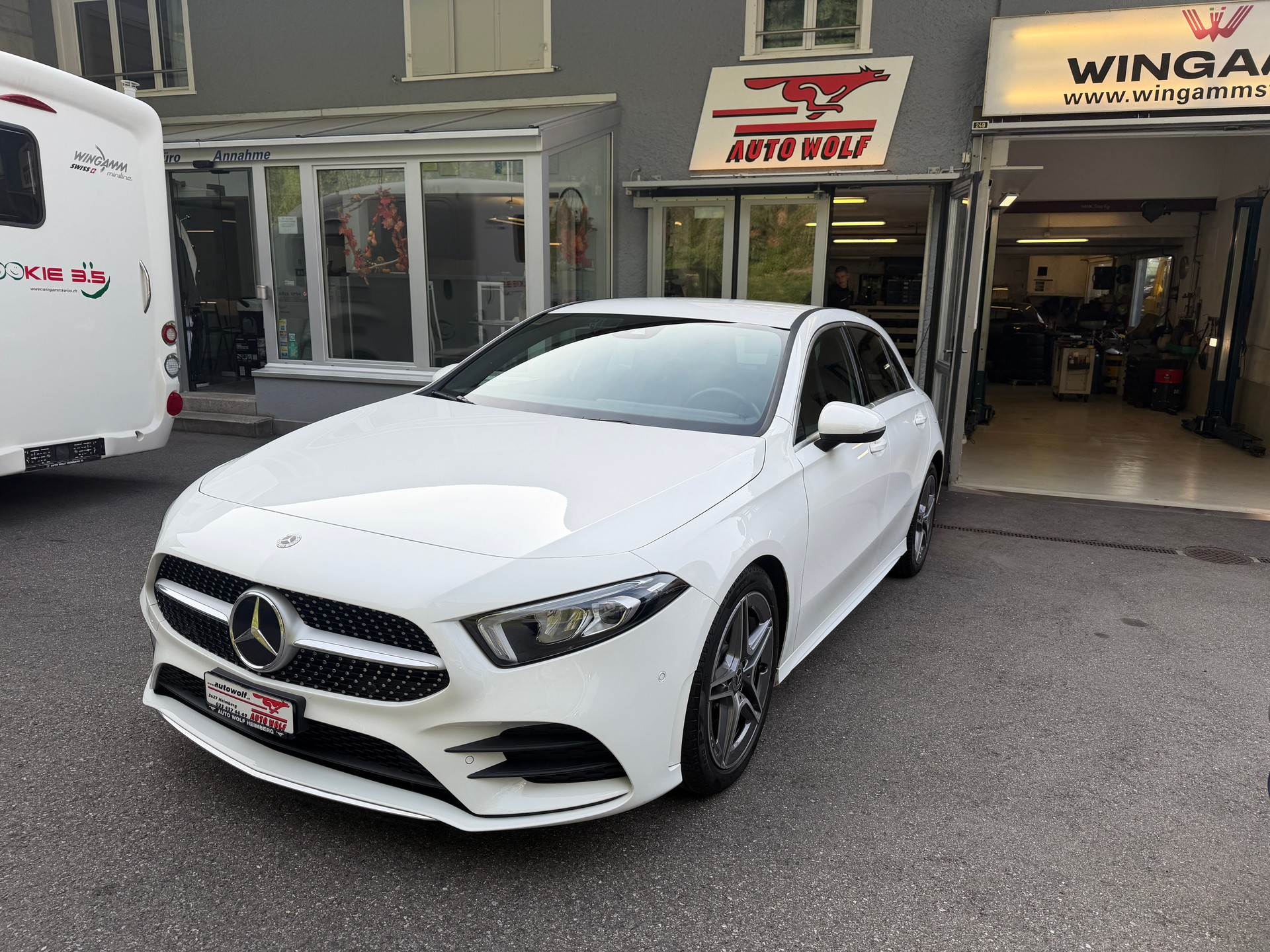 MERCEDES-BENZ A 200 AMG Line-image-0