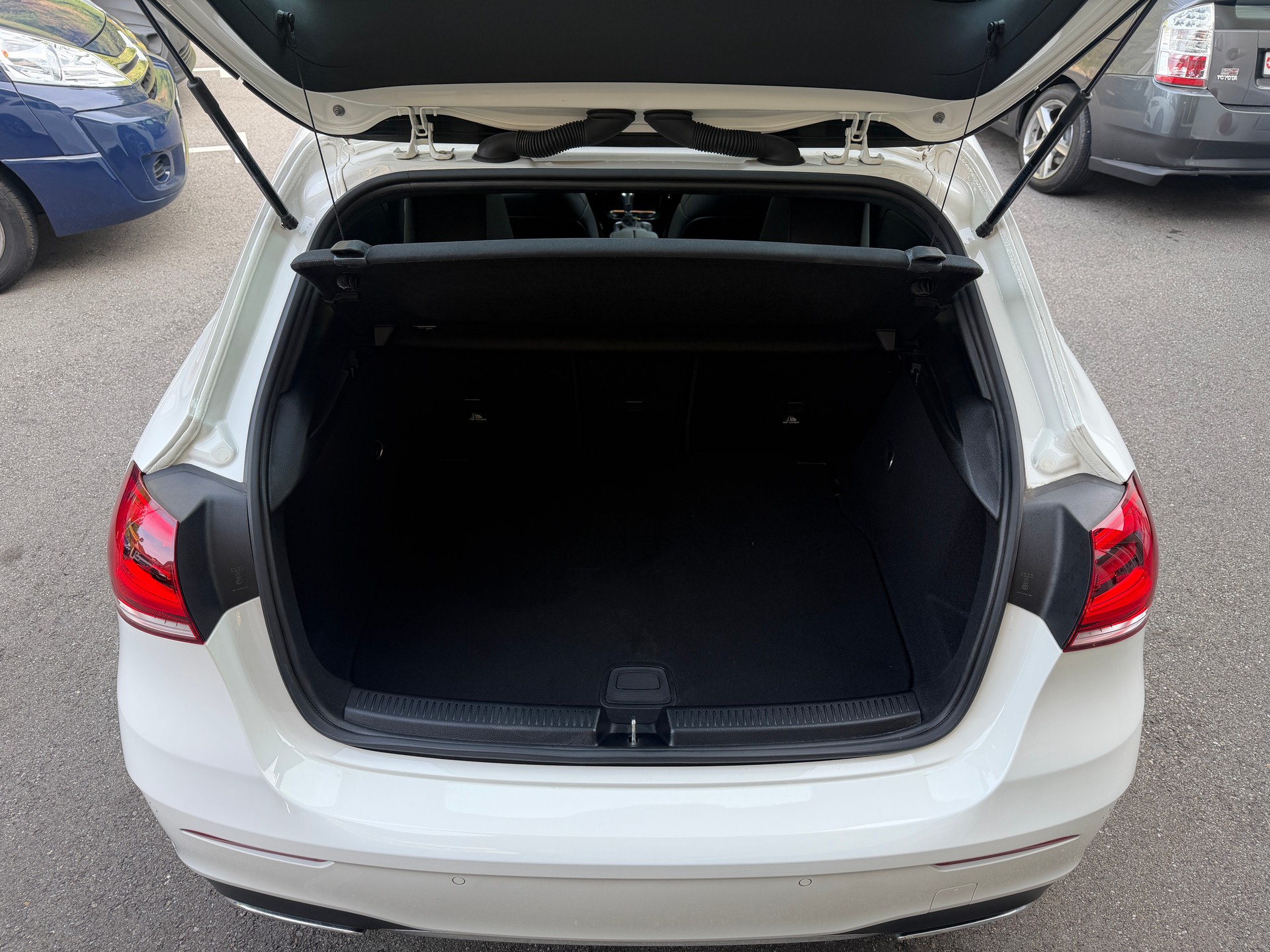 MERCEDES-BENZ A 200 AMG Line-image-12