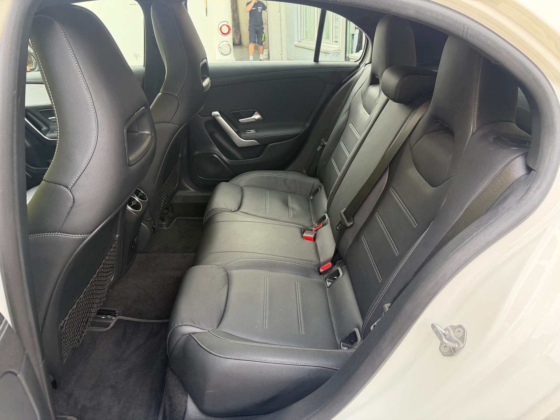 MERCEDES-BENZ A 200 AMG Line-image-11
