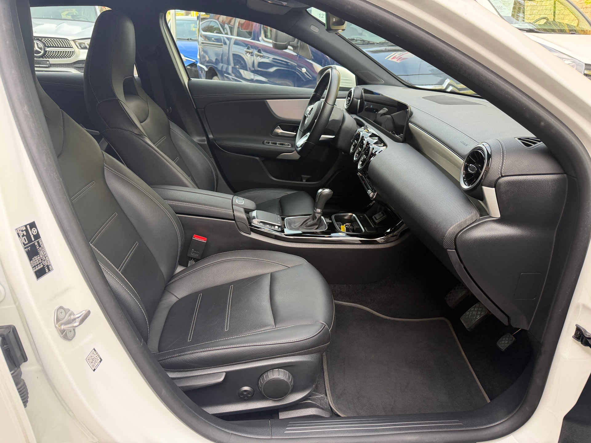 MERCEDES-BENZ A 200 AMG Line-image-7