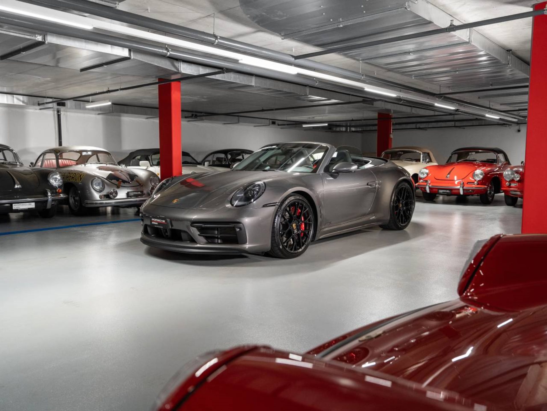 PORSCHE 911 Carrera 4 GTS Cabriolet-image-0