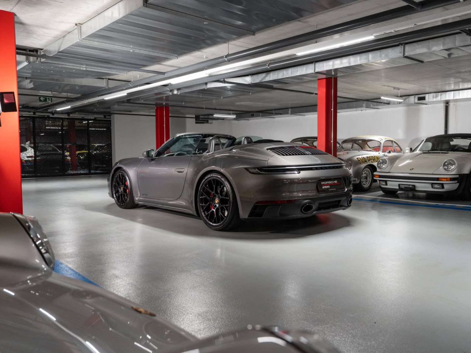 PORSCHE 911 Carrera 4 GTS Cabriolet-image-1