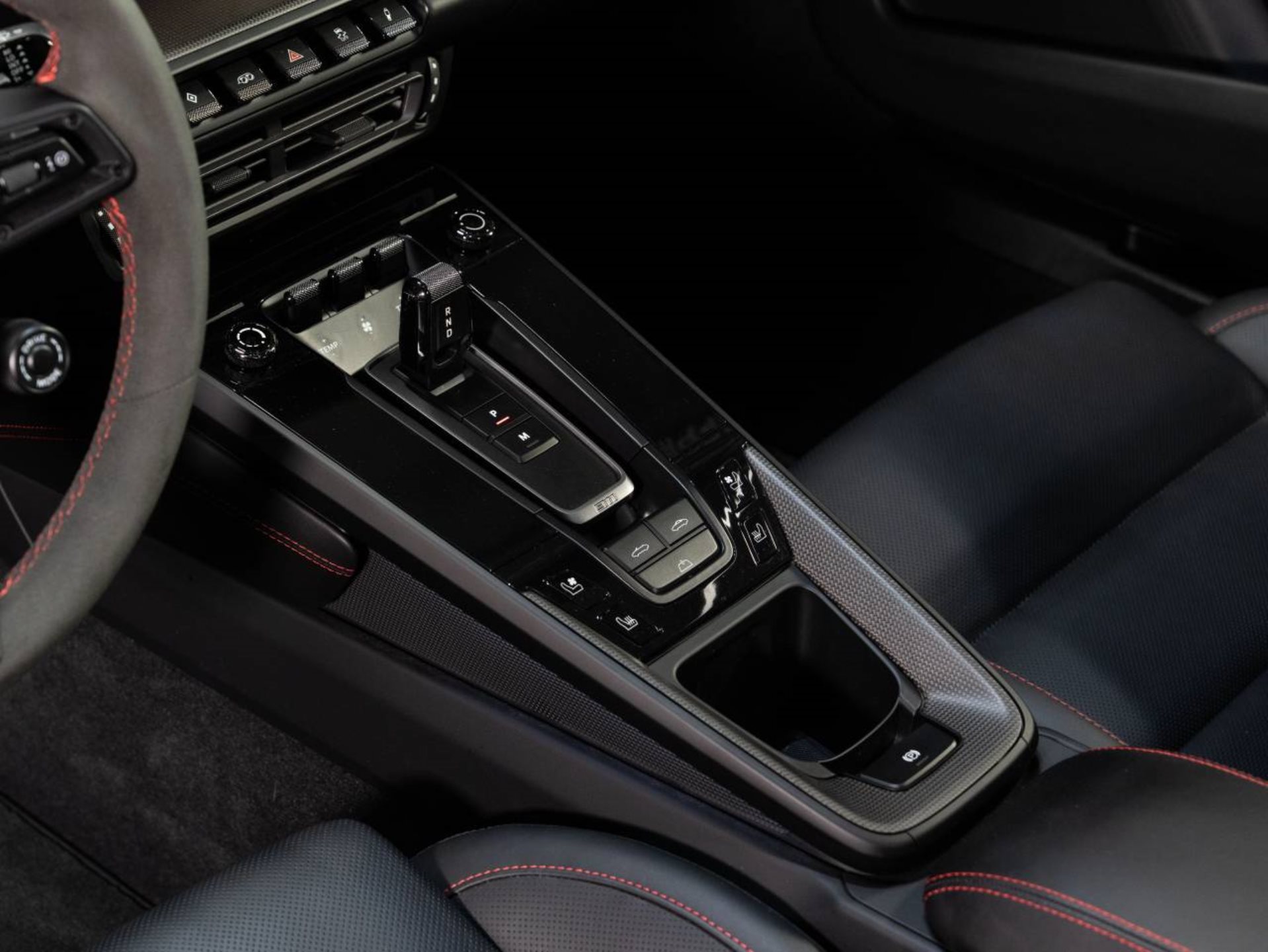 PORSCHE 911 Carrera 4 GTS Cabriolet-image-14