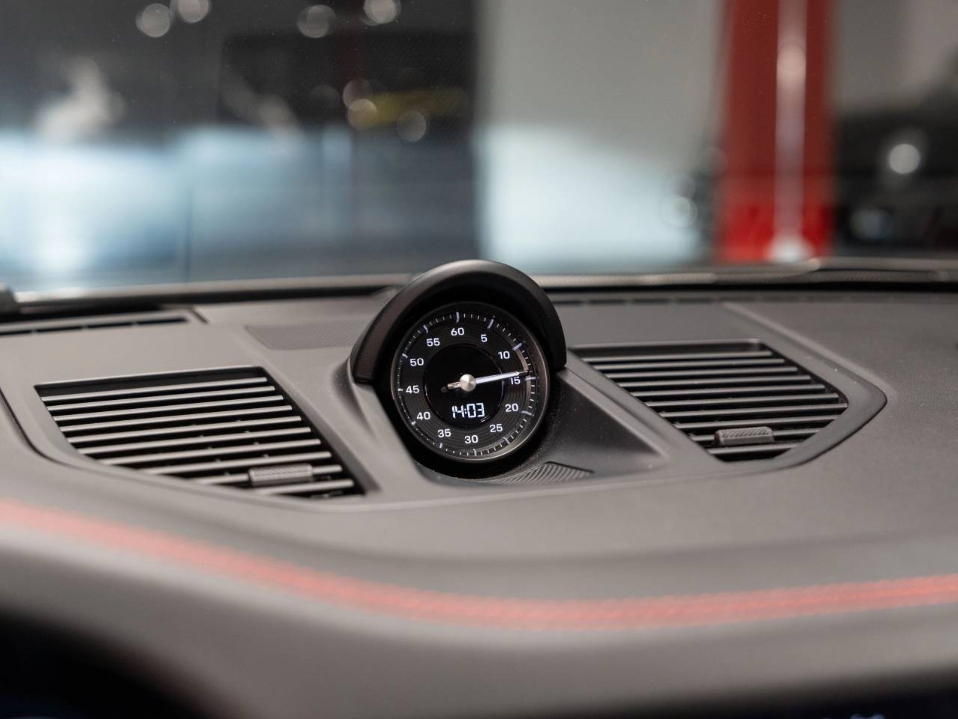 PORSCHE 911 Carrera 4 GTS Cabriolet-image-11