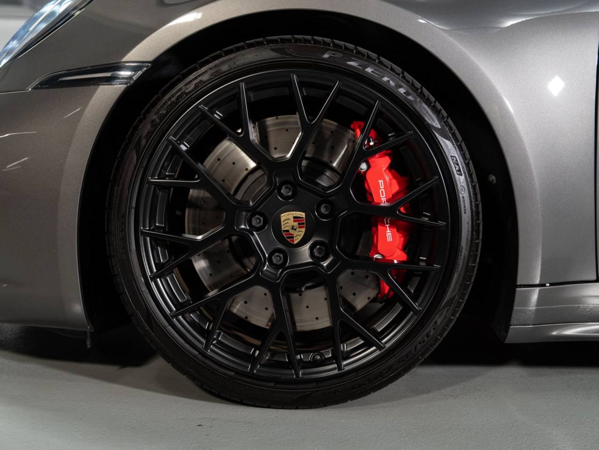 PORSCHE 911 Carrera 4 GTS Cabriolet-image-24