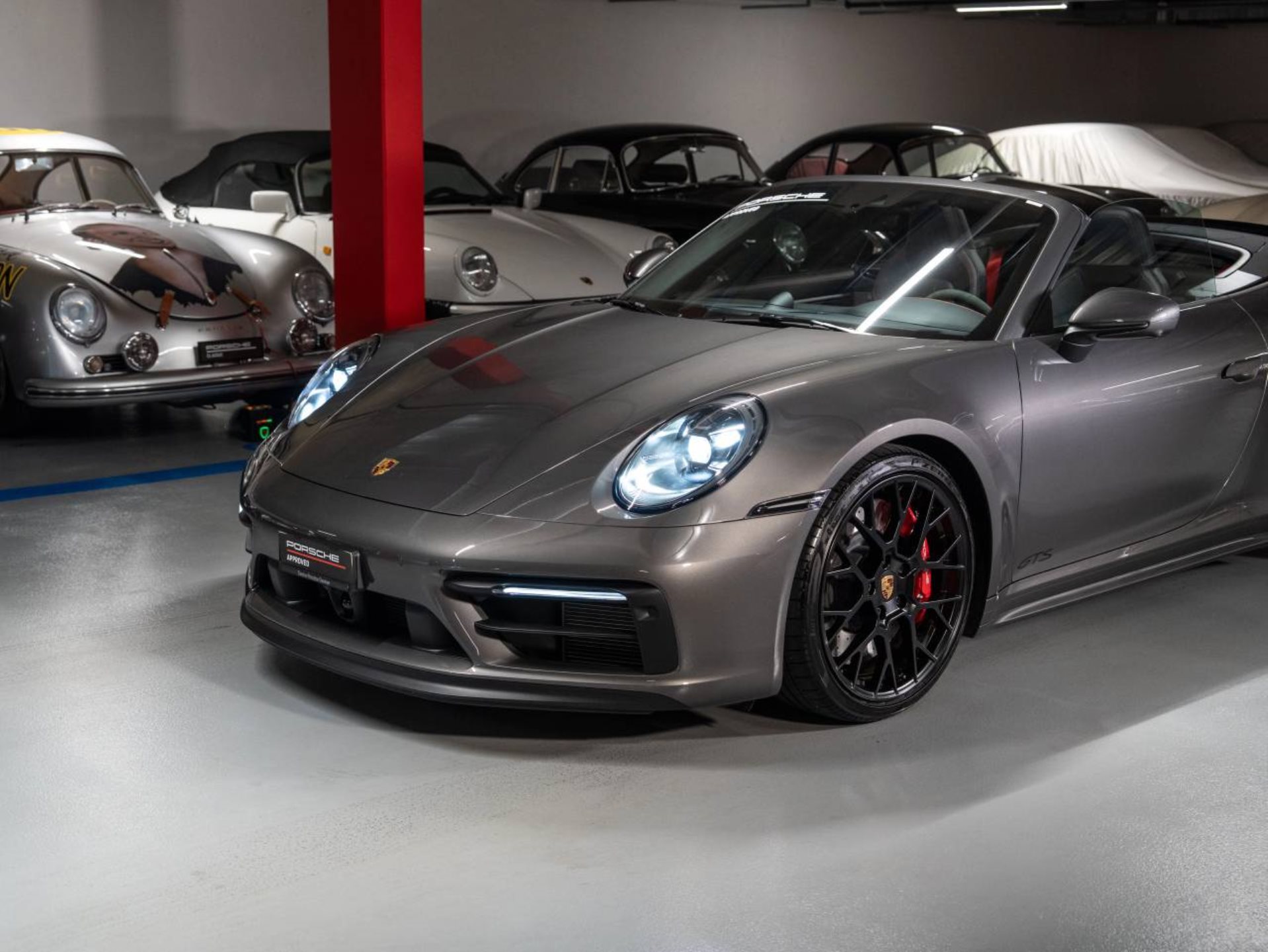 PORSCHE 911 Carrera 4 GTS Cabriolet-image-25
