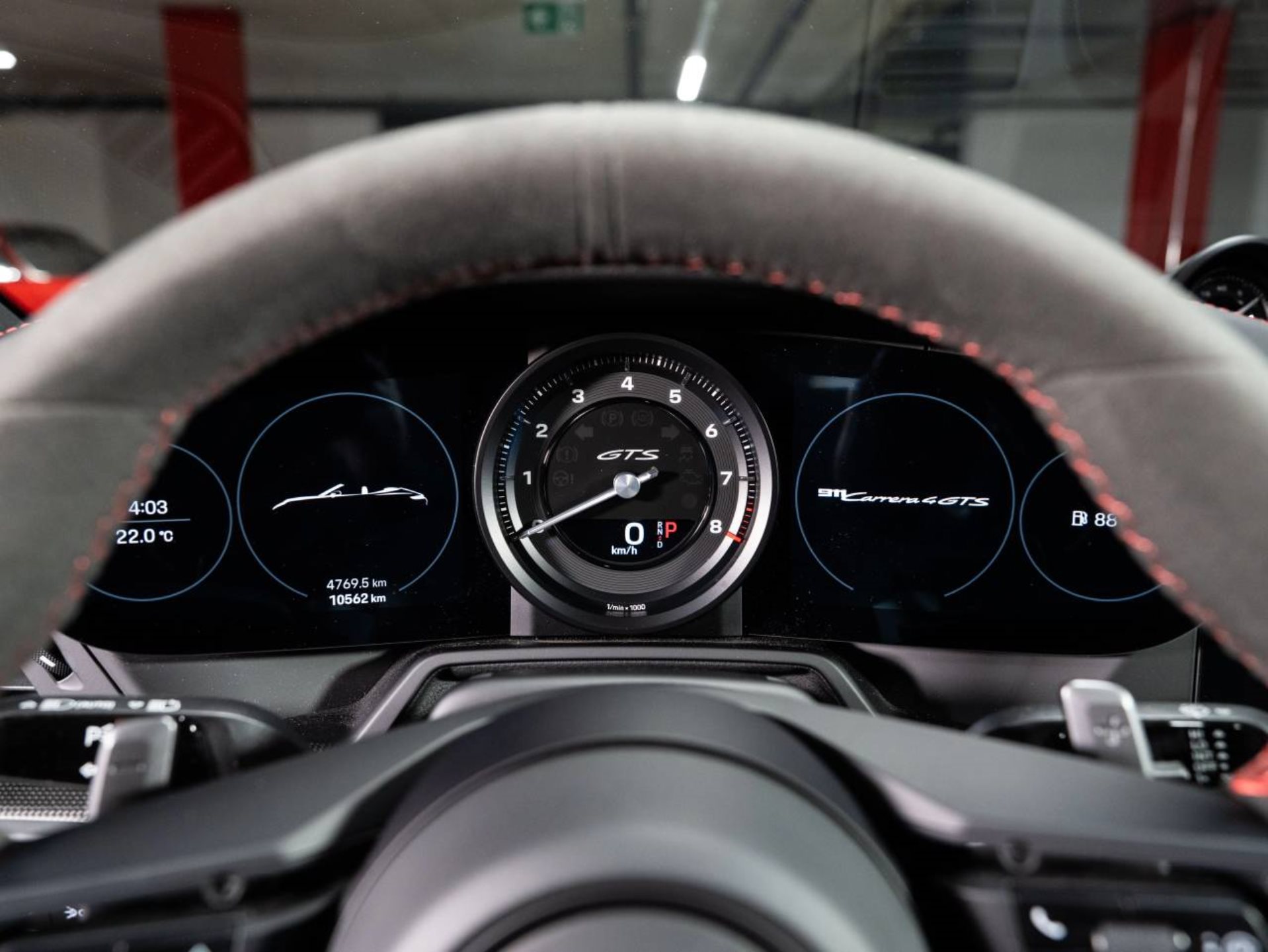 PORSCHE 911 Carrera 4 GTS Cabriolet-image-12