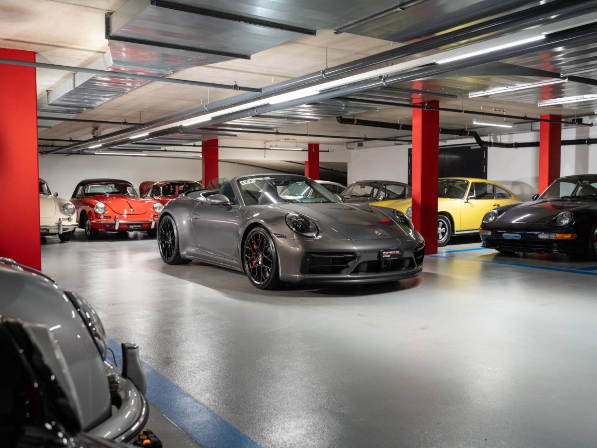 PORSCHE 911 Carrera 4 GTS Cabriolet-image-2