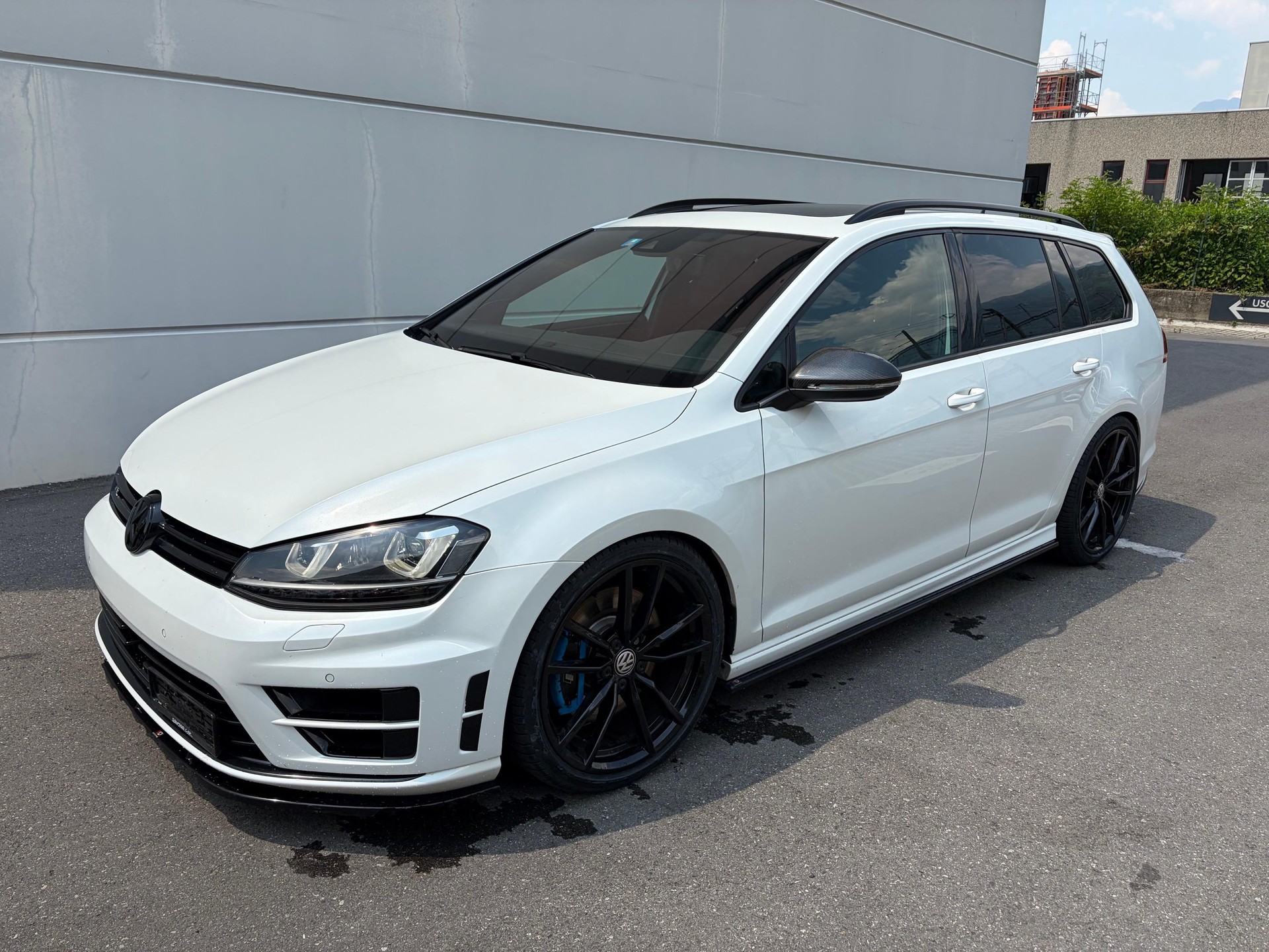 VW Golf VII Variant 2.0 TSI R DSG 4motion-image-2