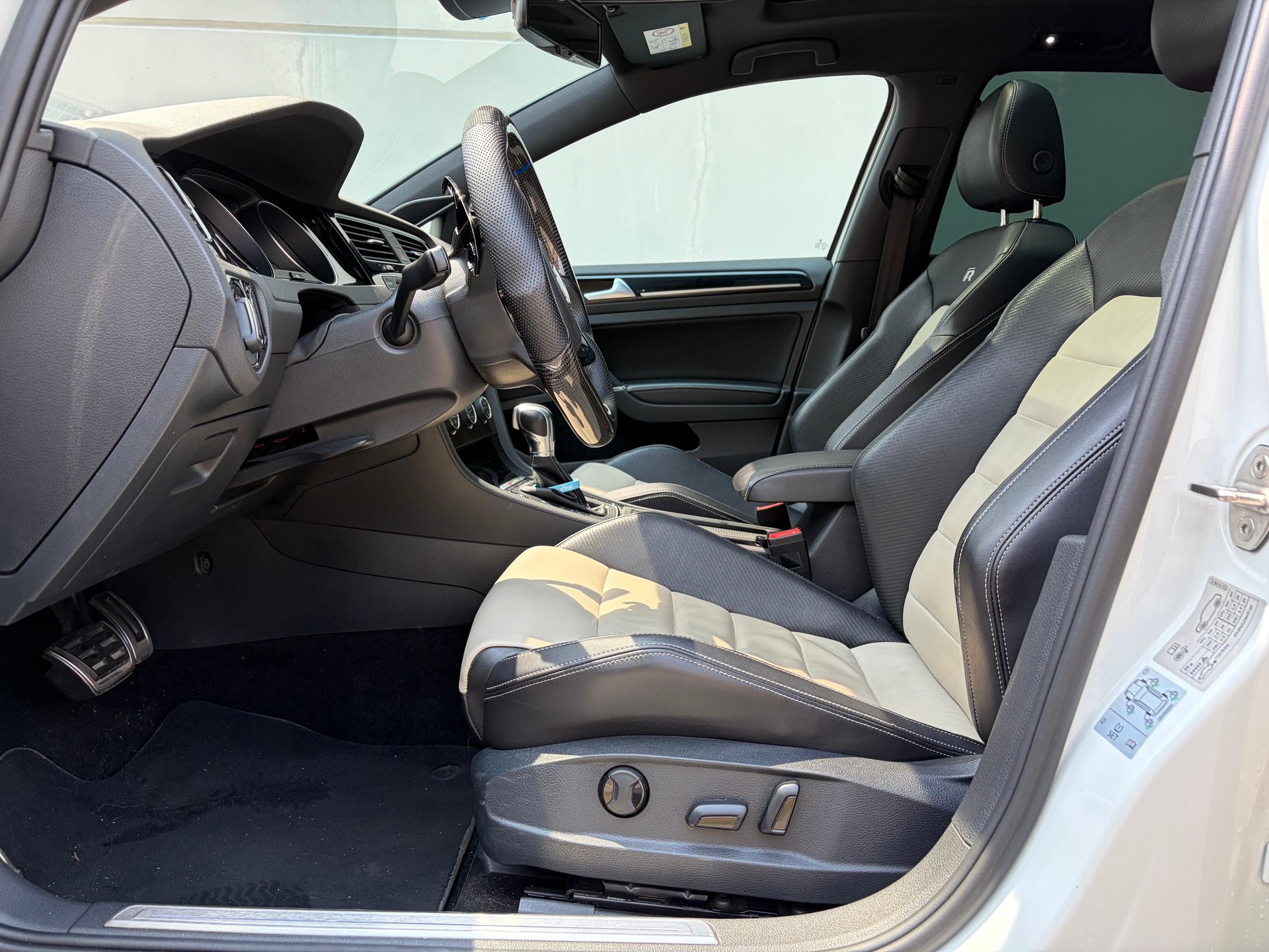 VW Golf VII Variant 2.0 TSI R DSG 4motion-image-7