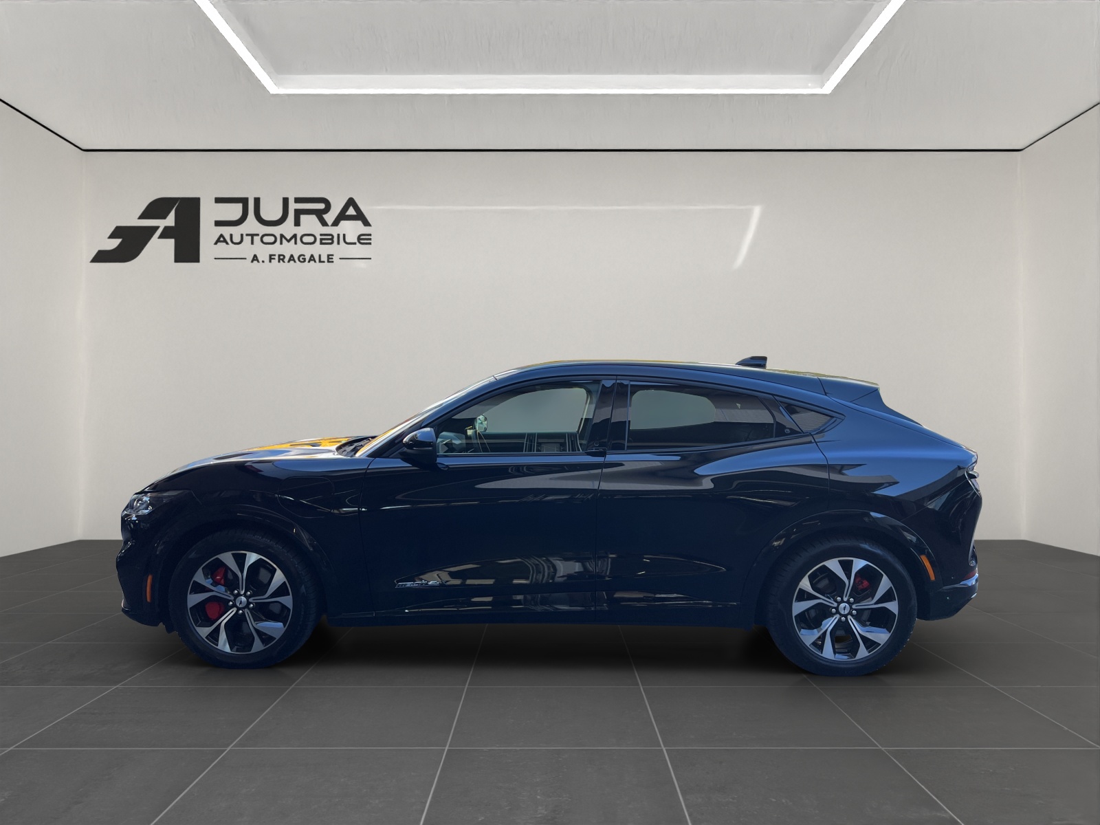 FORD Mustang Mach-E Premium AWD-showroom-element-3