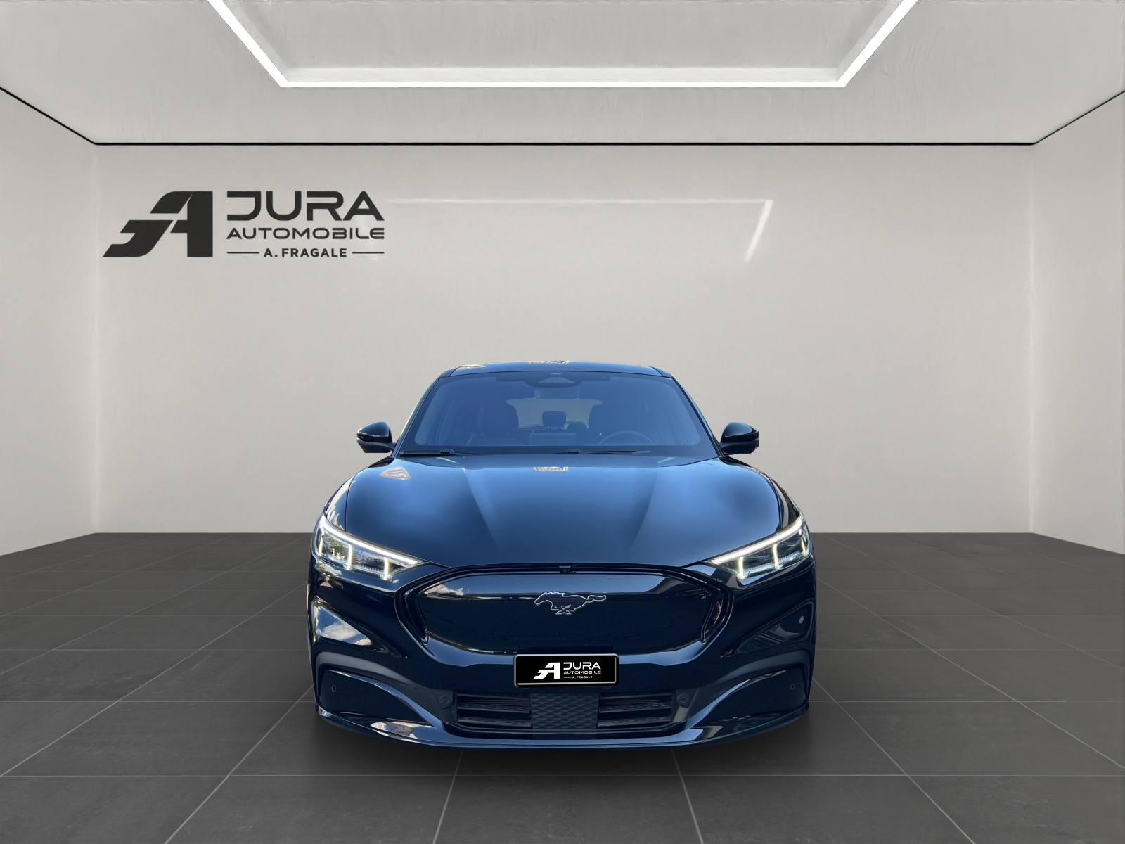 FORD Mustang Mach-E Premium AWD-showroom-element-2