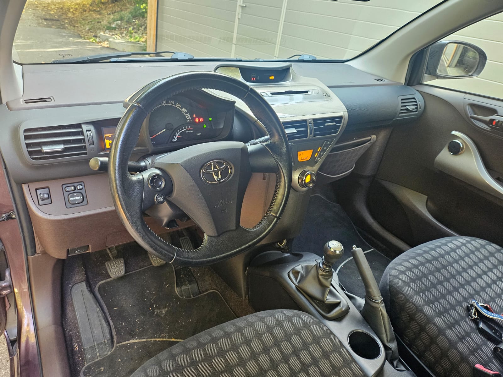 TOYOTA iQ3 1.33 Dual VVT-i hagelschaden degats de grele-image-9
