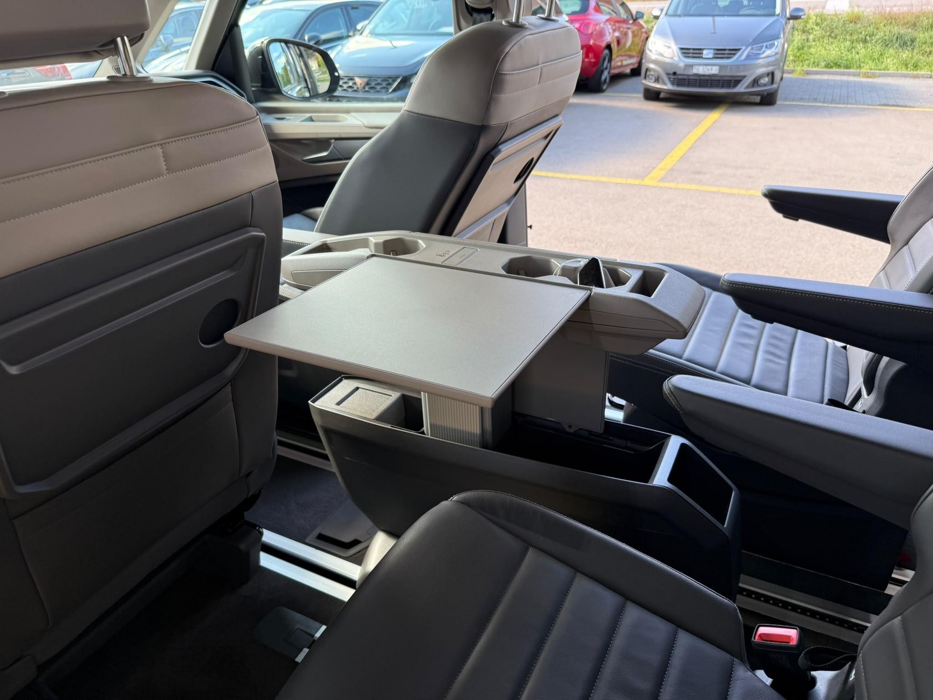 VW Multivan lang 2.0 TDI Life DSG-image-8