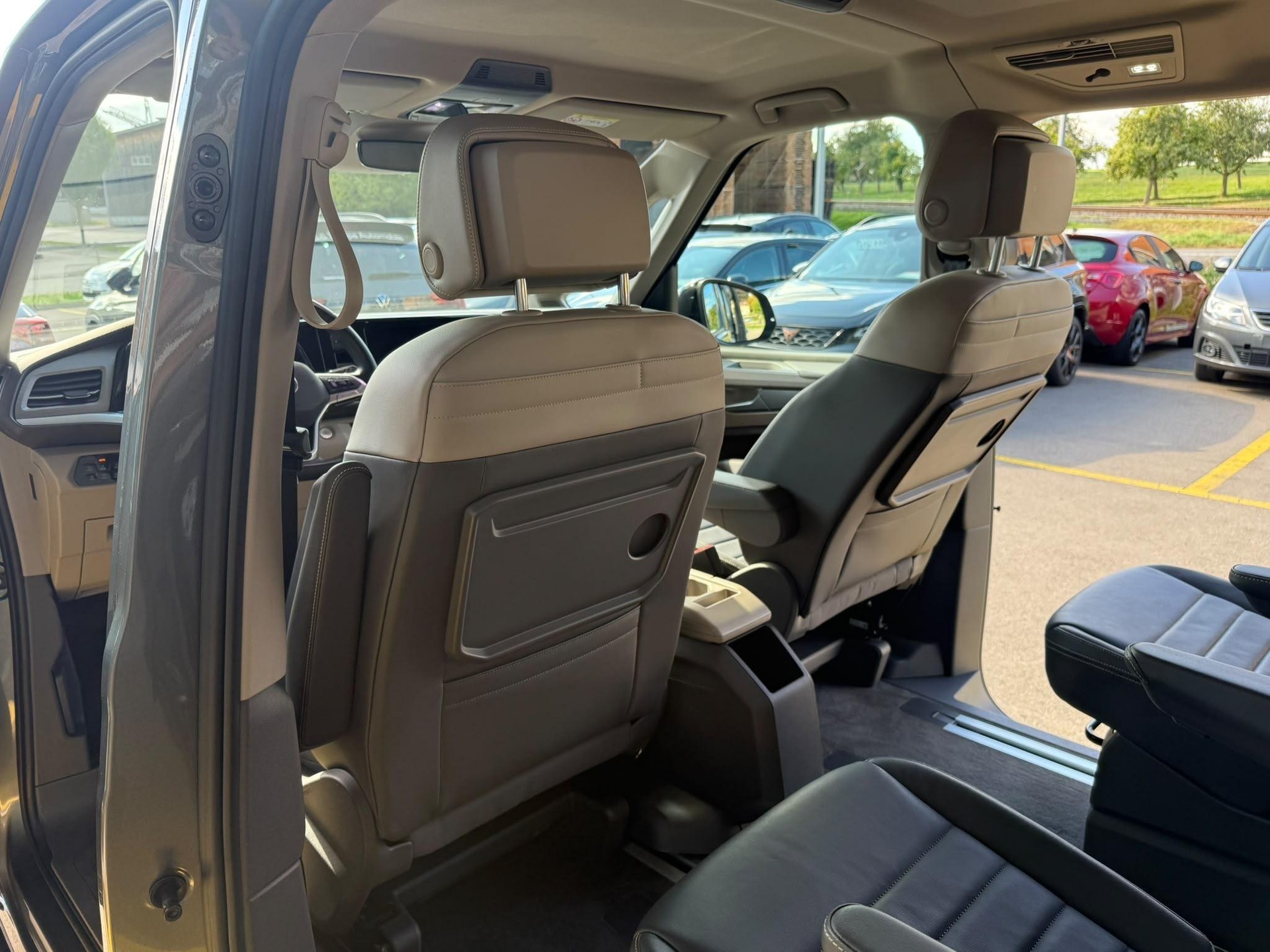 VW Multivan lang 2.0 TDI Life DSG-image-10