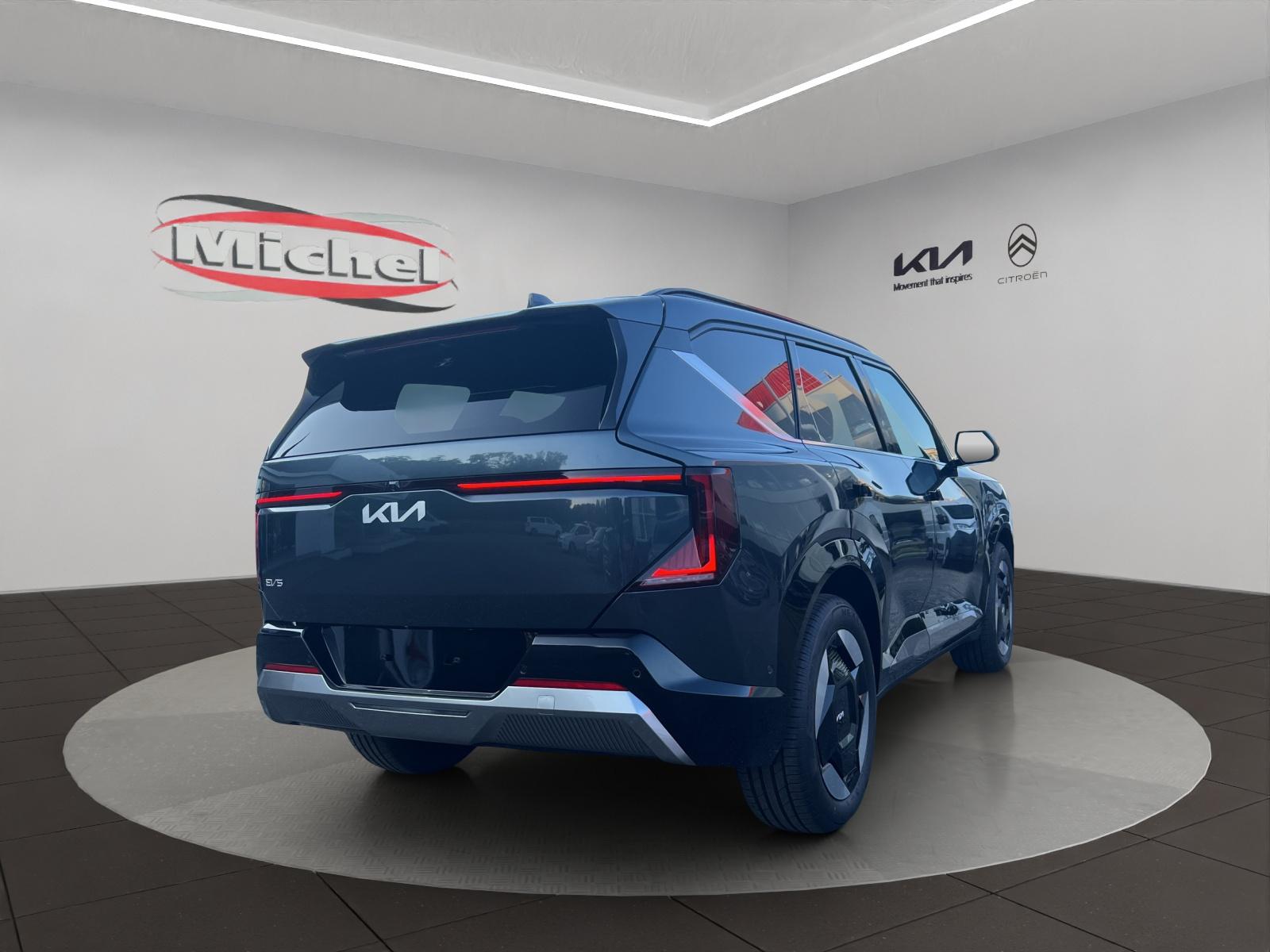 KIA EV5 81 kWh Earth 4x4 / Wärmepumpe / V2L Funktion / Gratis Winterräder Alu / 0.00% Leasing-Aktion-image-4