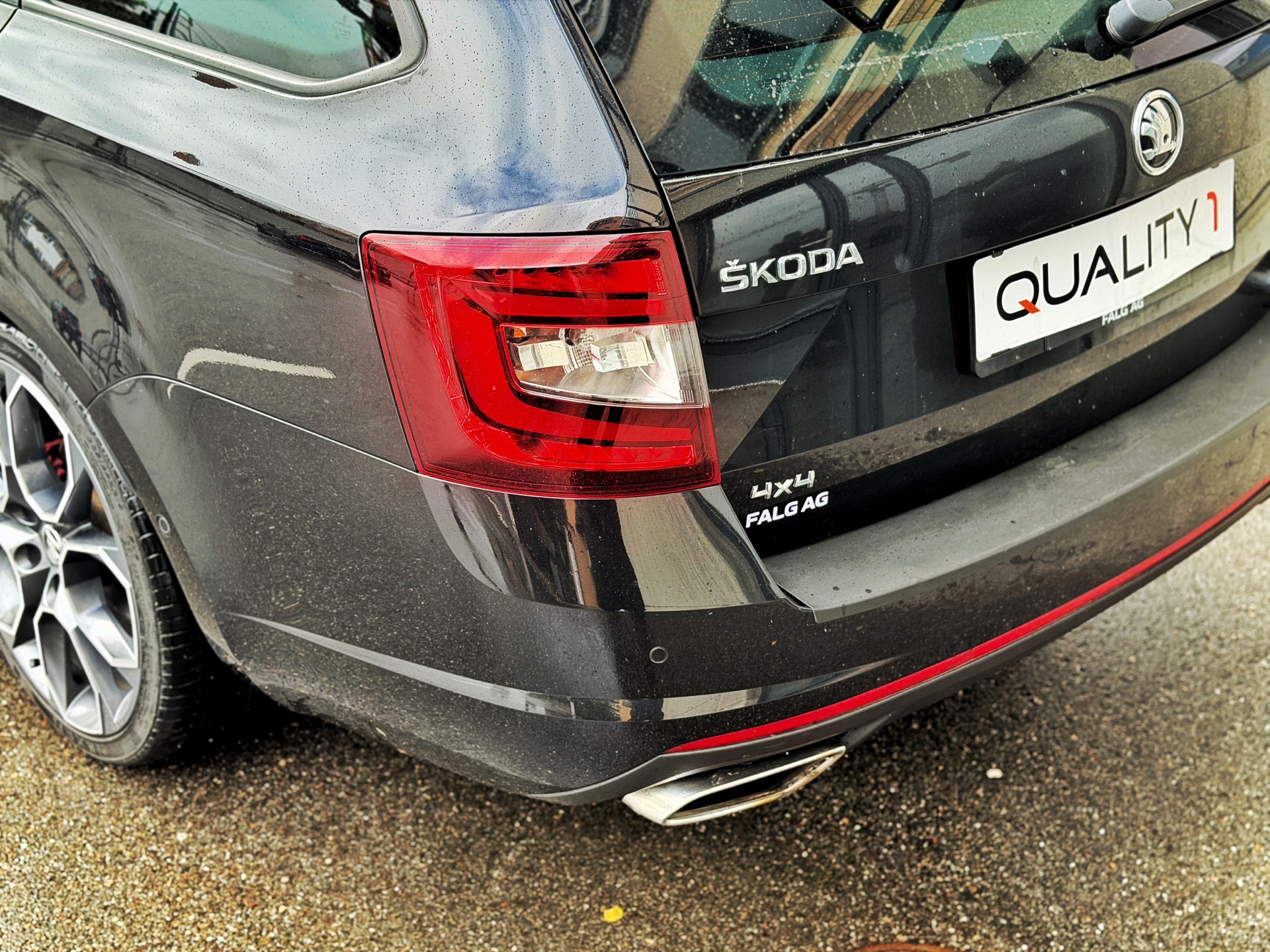 SKODA Octavia Combi 2.0 TDI RS 4x4 DSG-image-11