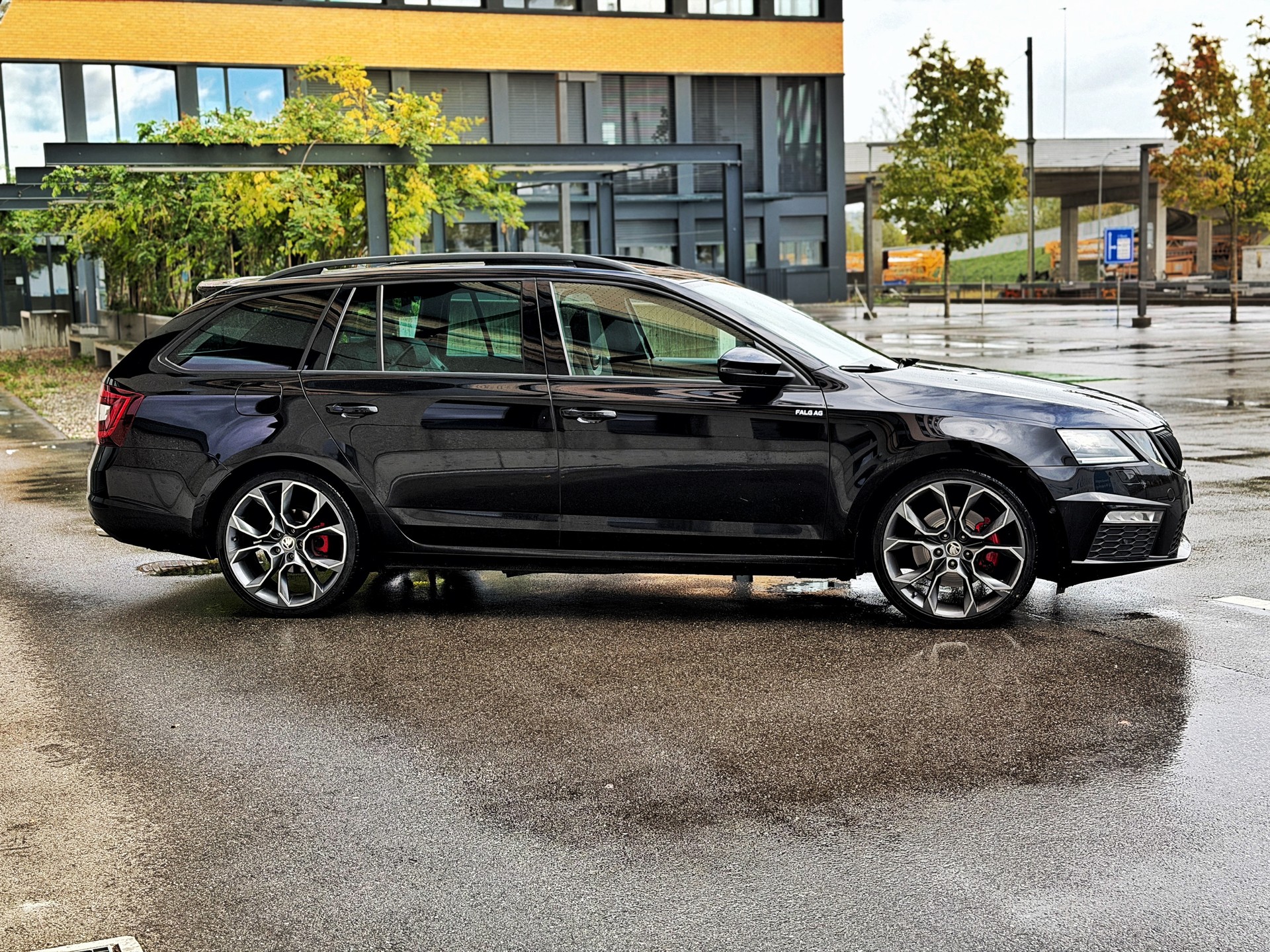 SKODA Octavia Combi 2.0 TDI RS 4x4 DSG-image-4