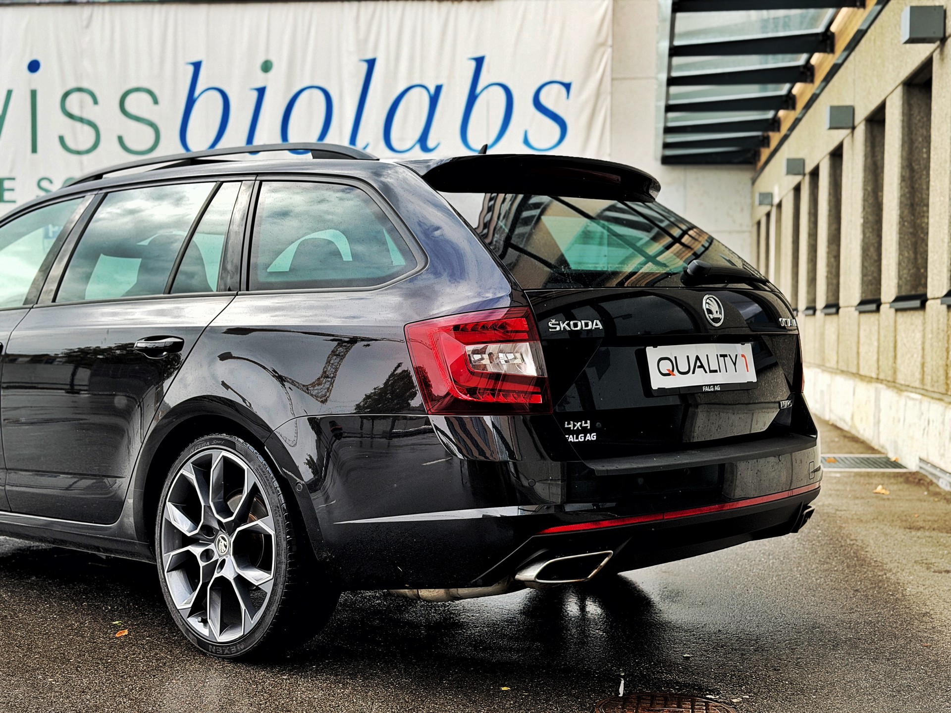 SKODA Octavia Combi 2.0 TDI RS 4x4 DSG-image-10