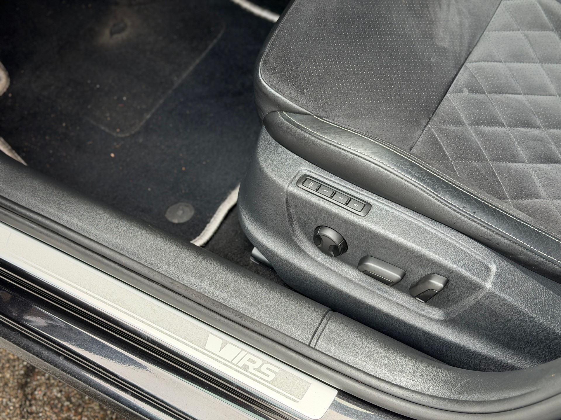 SKODA Octavia Combi 2.0 TDI RS 4x4 DSG-image-14