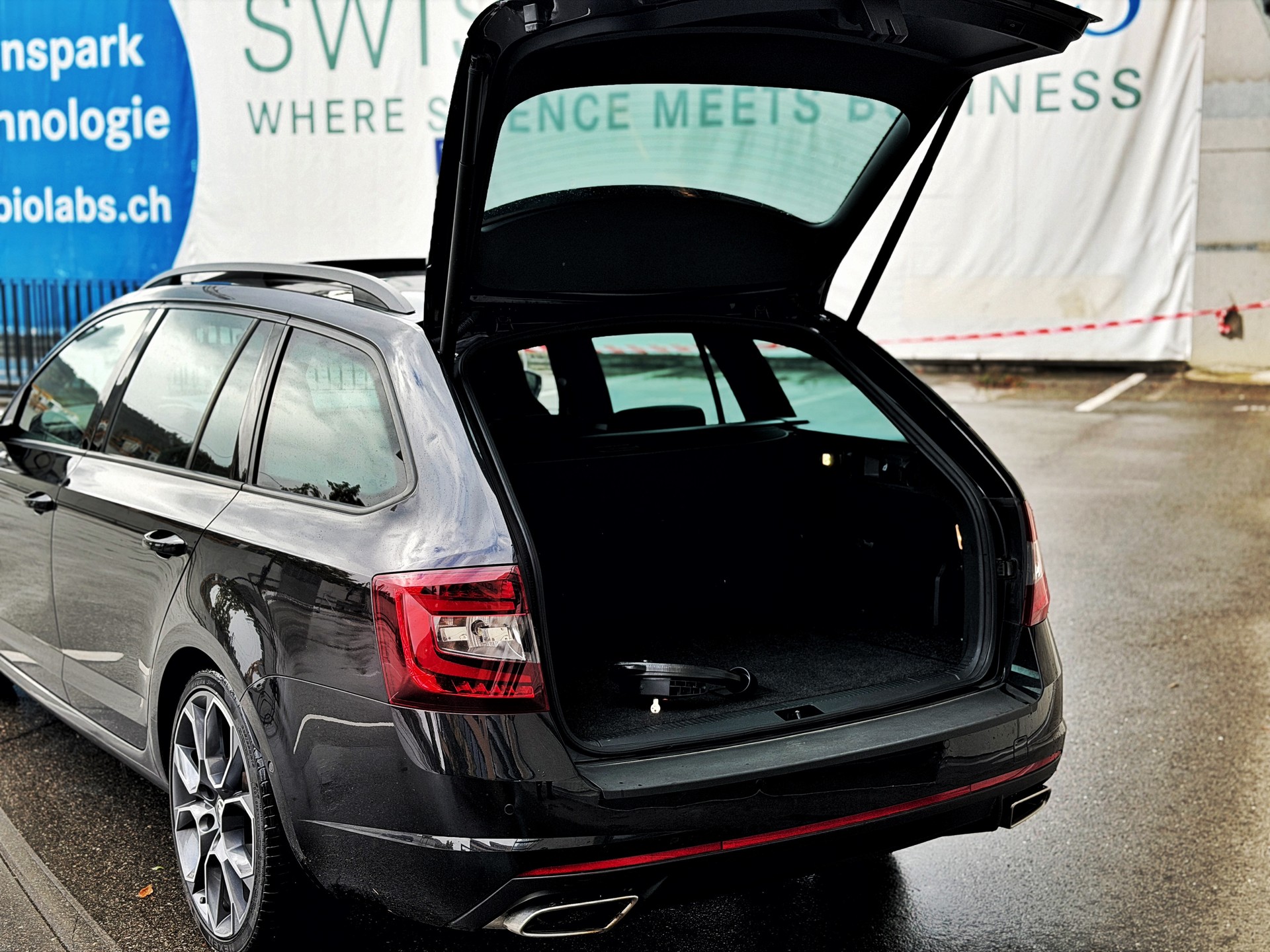 SKODA Octavia Combi 2.0 TDI RS 4x4 DSG-image-24
