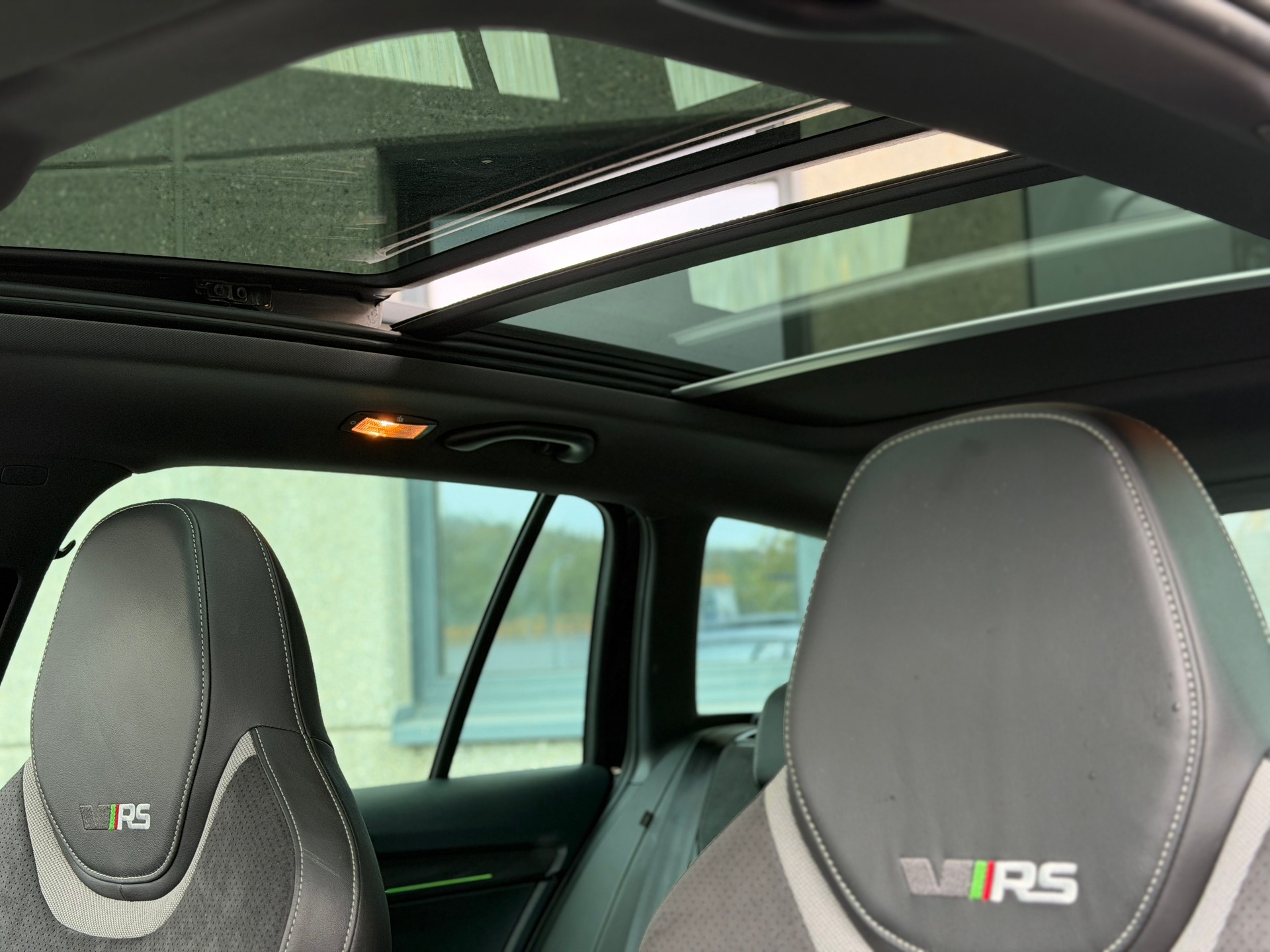 SKODA Octavia Combi 2.0 TDI RS 4x4 DSG-image-31