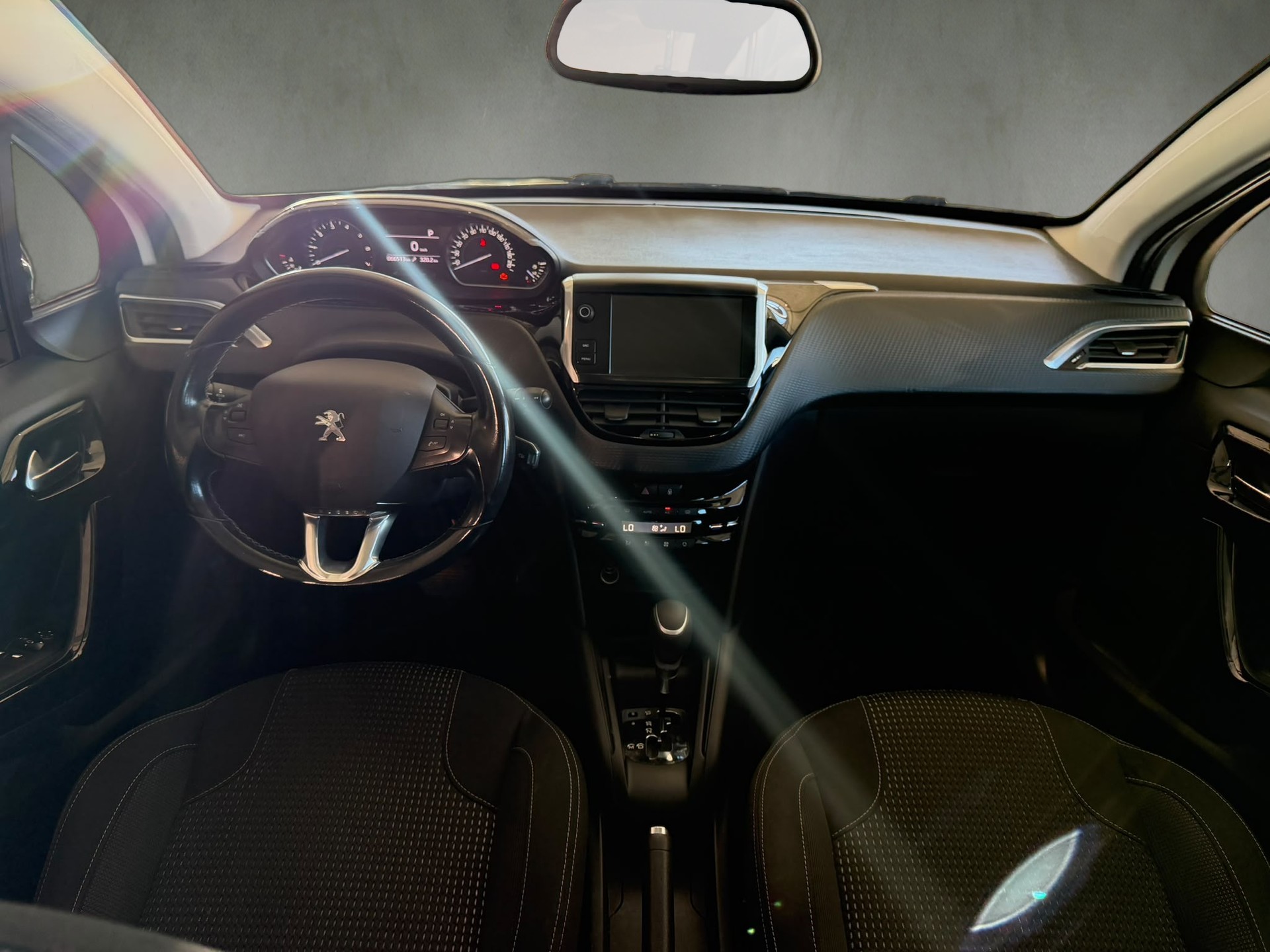 PEUGEOT 208 1.2 PureTech Allure EAT6-image-10