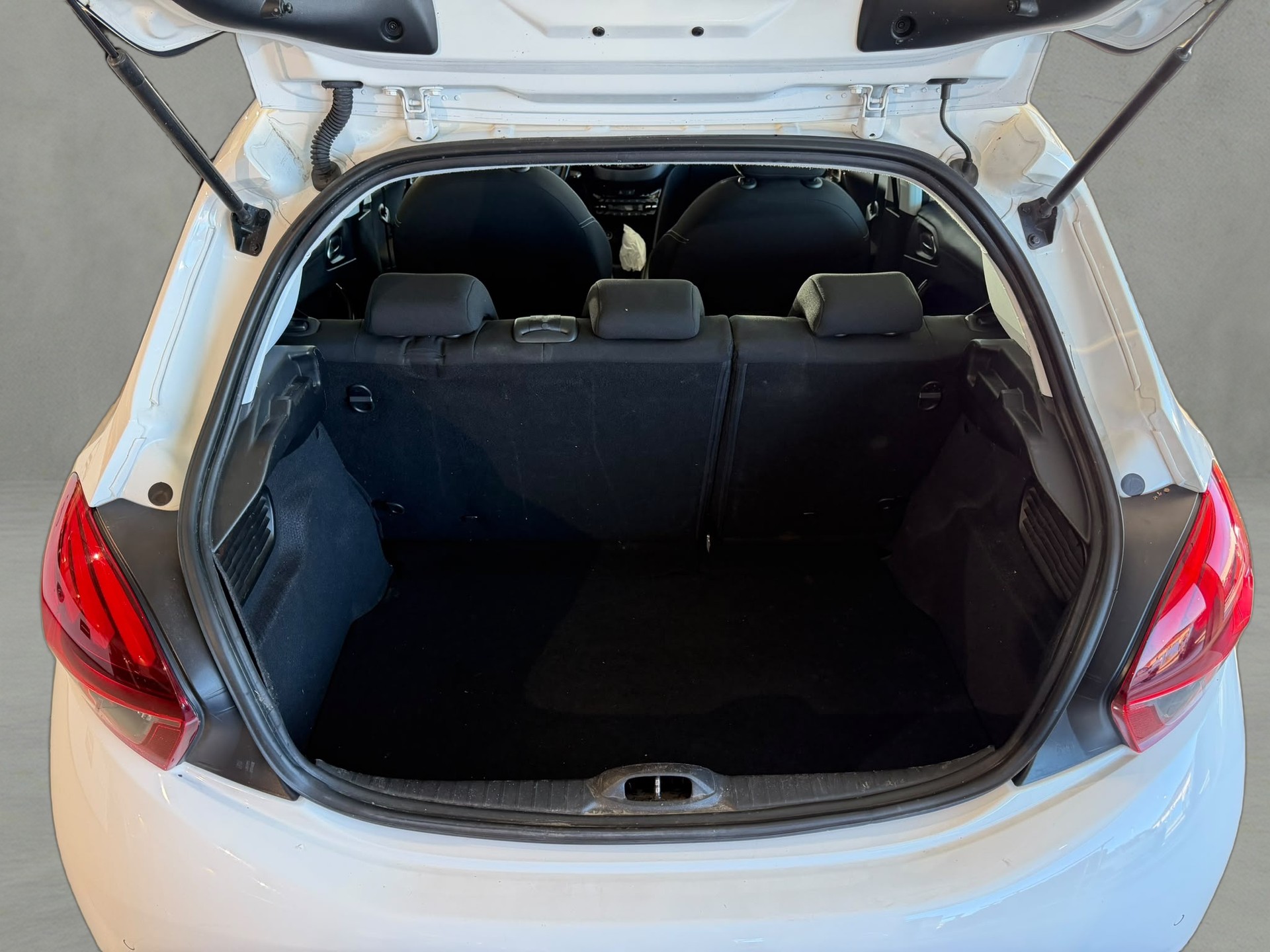 PEUGEOT 208 1.2 PureTech Allure EAT6-image-3