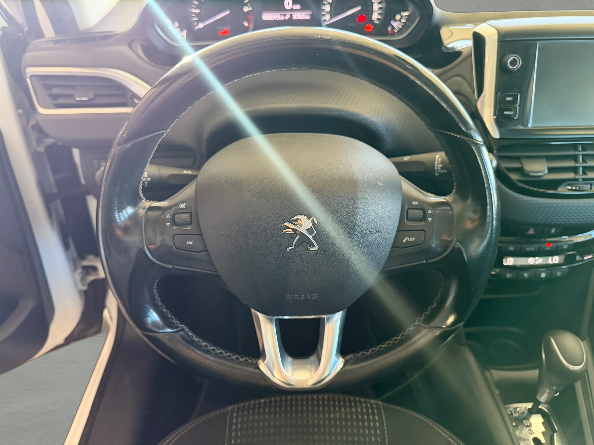 PEUGEOT 208 1.2 PureTech Allure EAT6-image-11