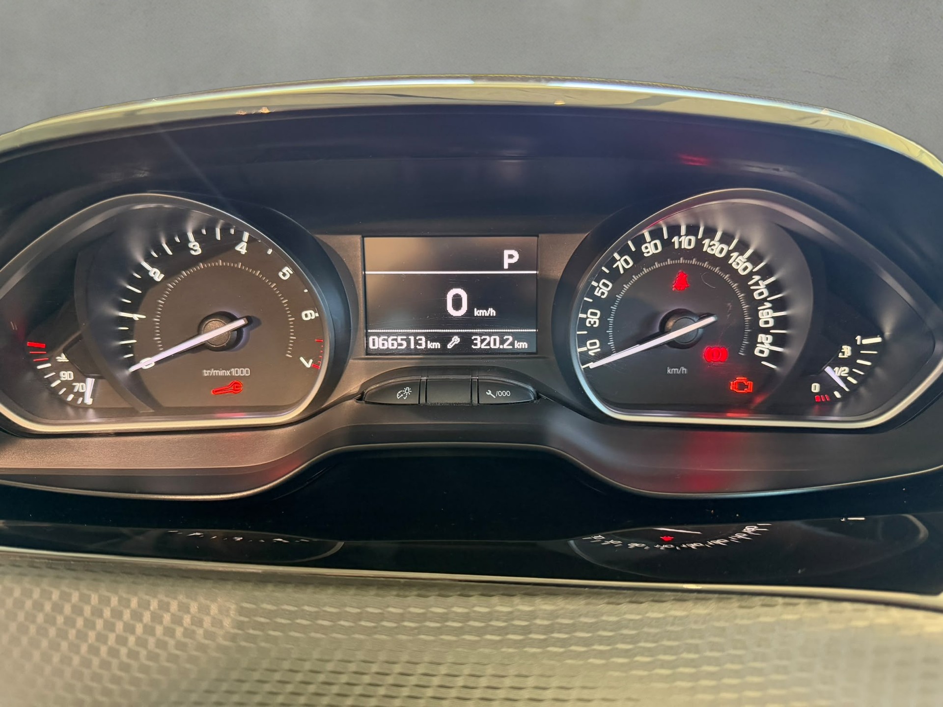PEUGEOT 208 1.2 PureTech Allure EAT6-image-12