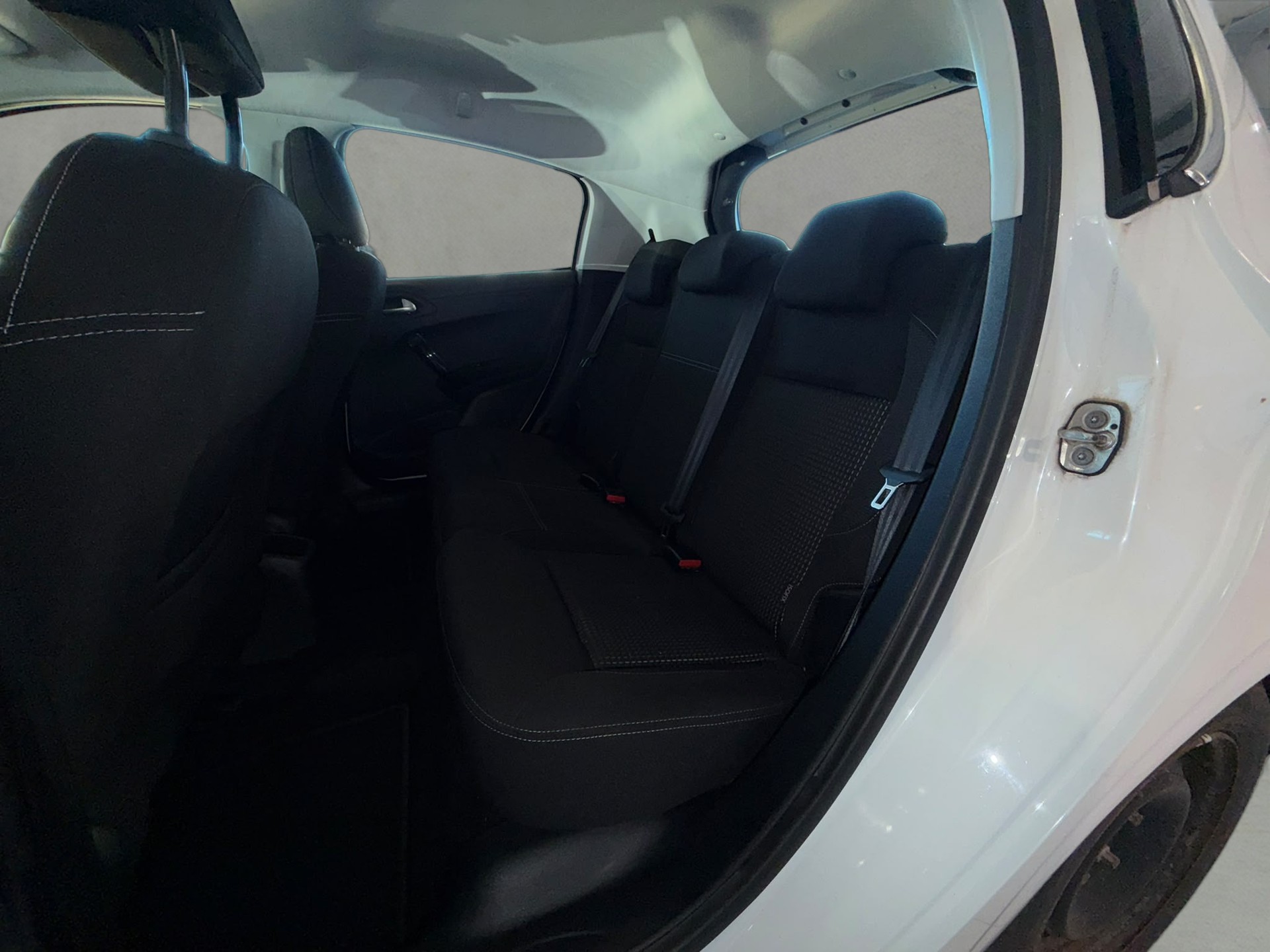PEUGEOT 208 1.2 PureTech Allure EAT6-image-7