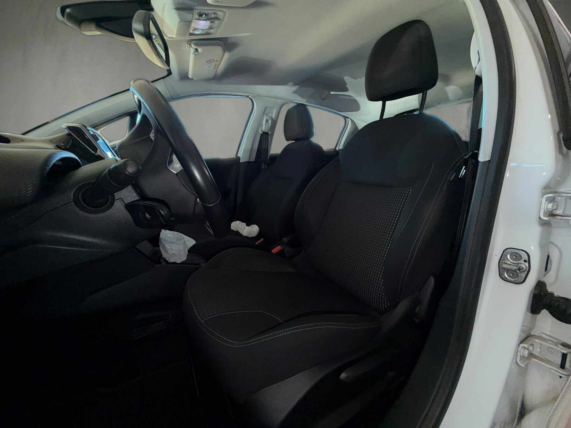 PEUGEOT 208 1.2 PureTech Allure EAT6-image-6