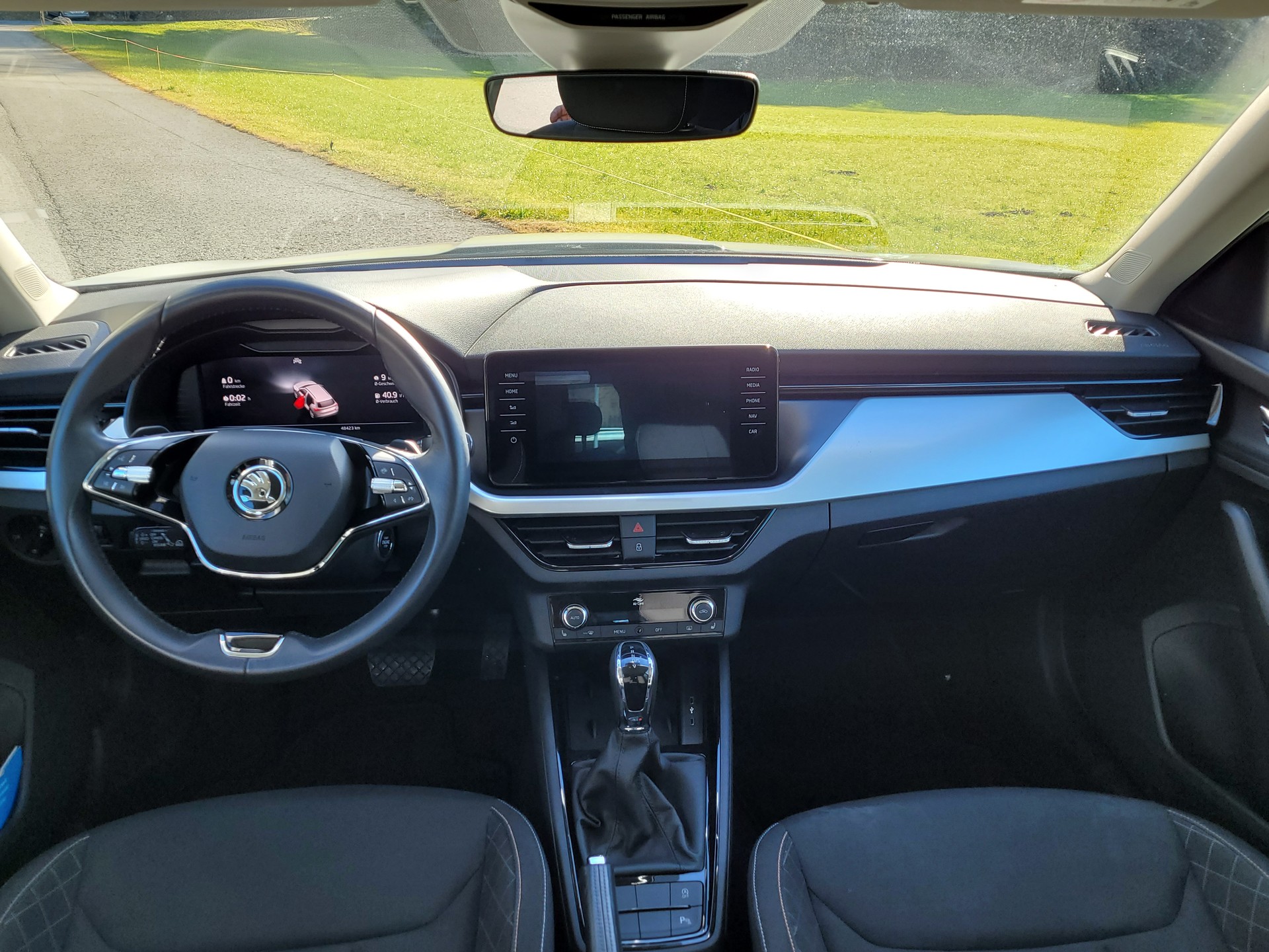 SKODA Kamiq 1.0 TSI Ambition DSG *Rückfahrkamera+8-fach m. Pneu*-image-9