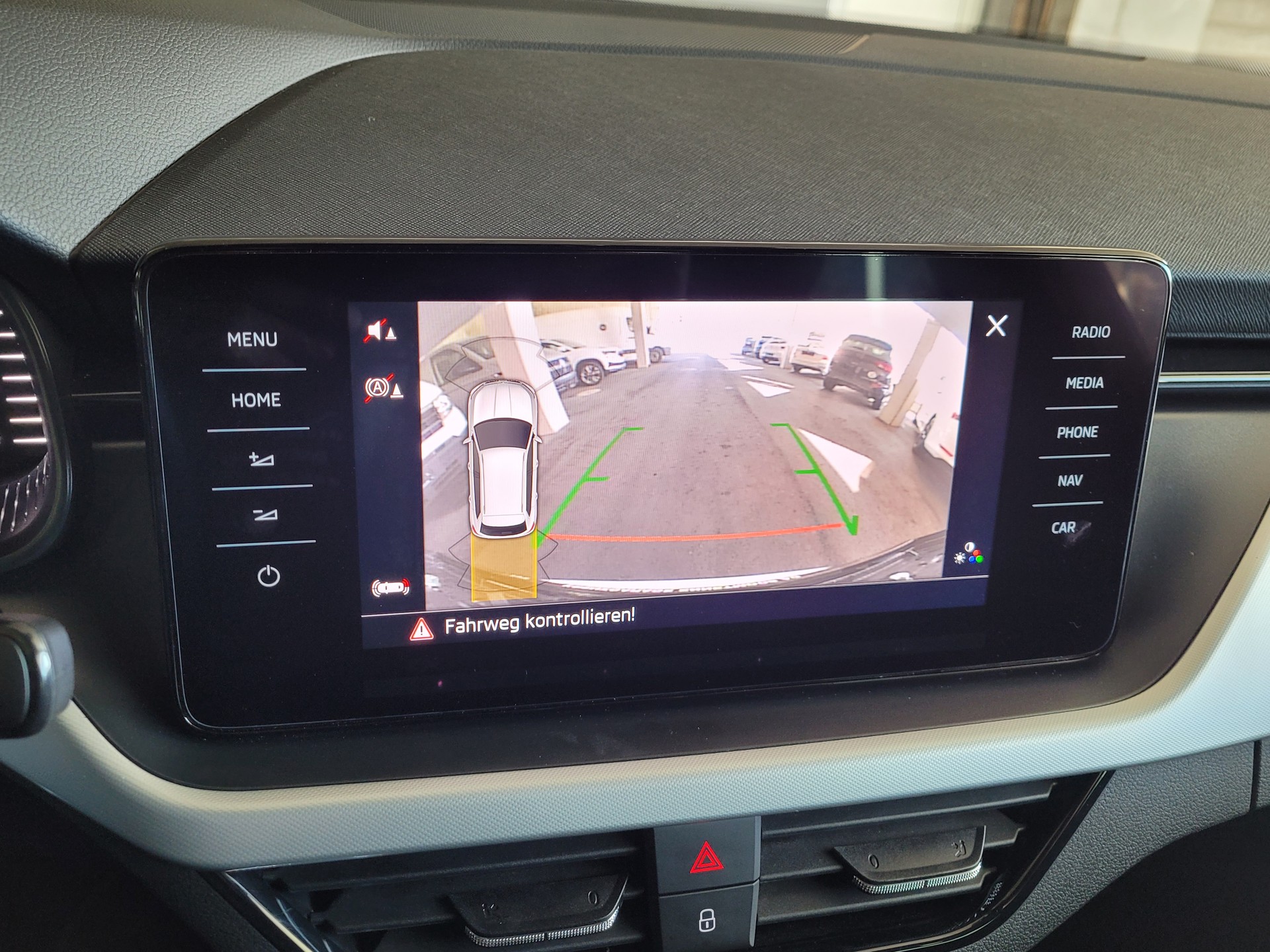 SKODA Kamiq 1.0 TSI Ambition DSG *Rückfahrkamera+8-fach m. Pneu*-image-11