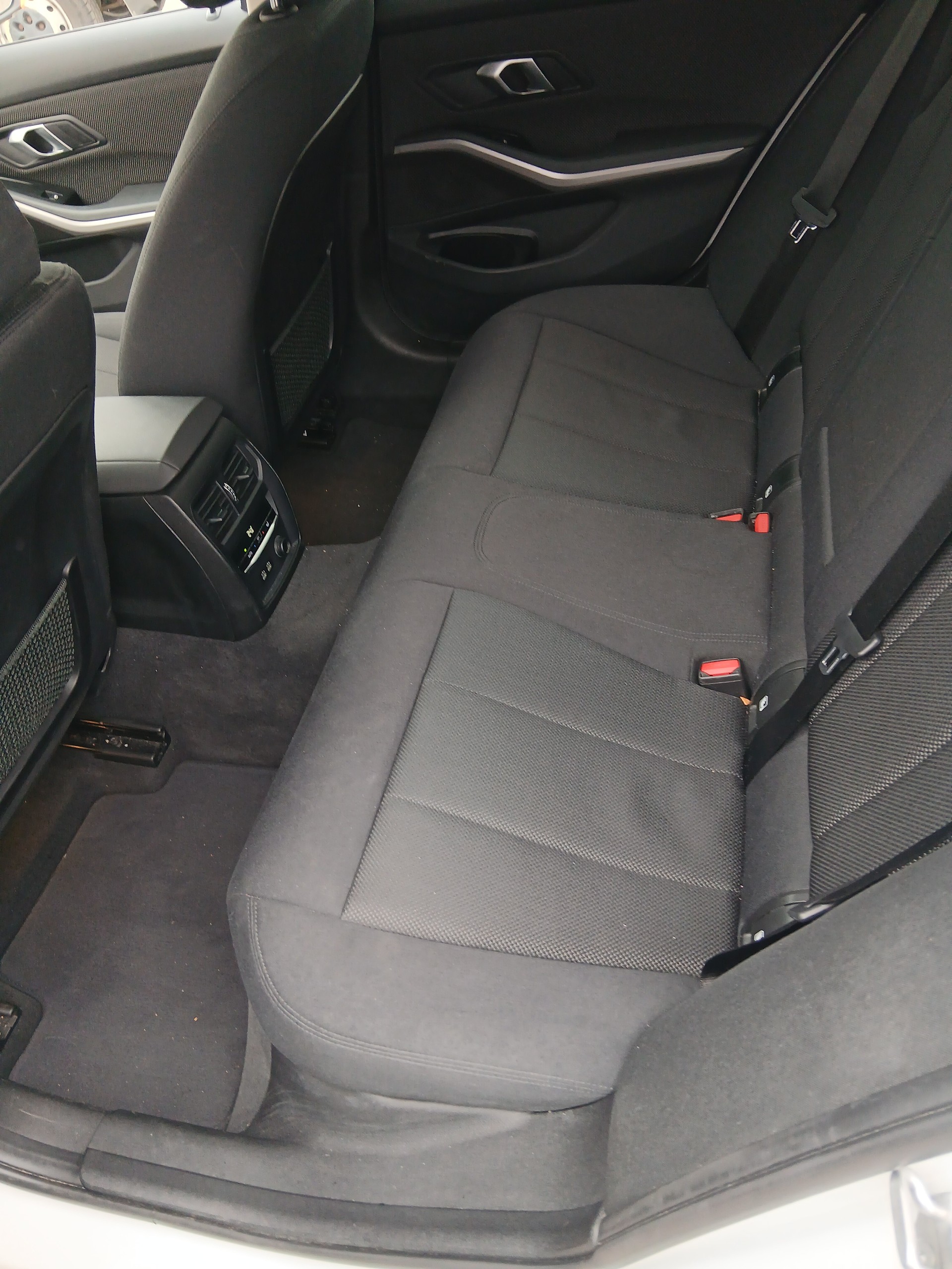 BMW 320d xDrive Touring M Sport Steptronic-image-9