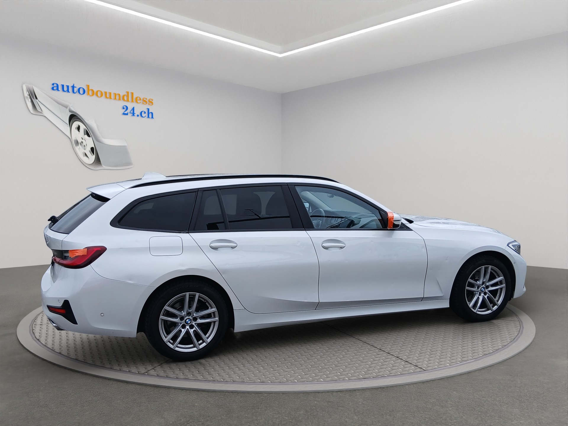 BMW 320d xDrive Touring M Sport Steptronic-image-3