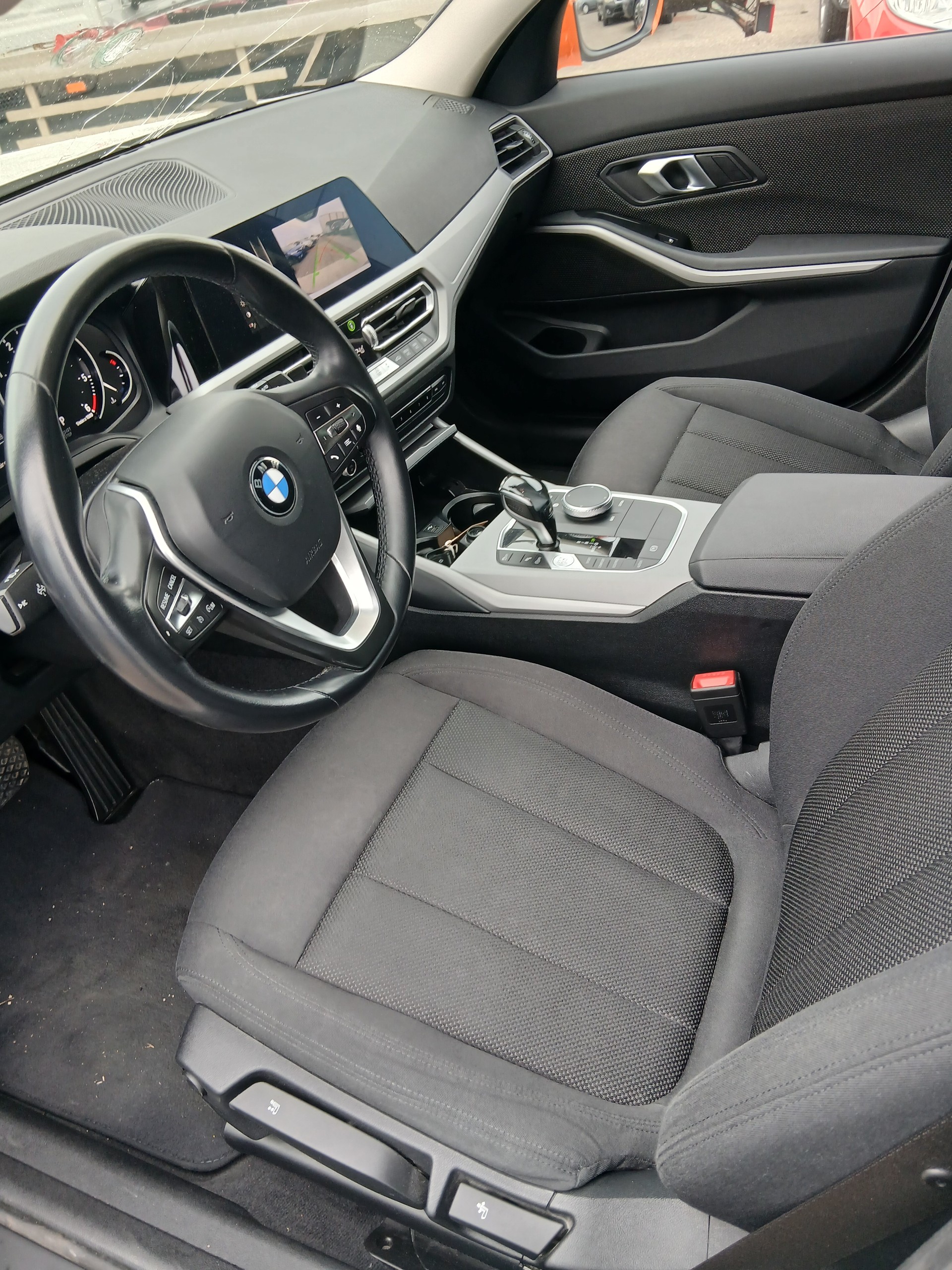 BMW 320d xDrive Touring M Sport Steptronic-image-8