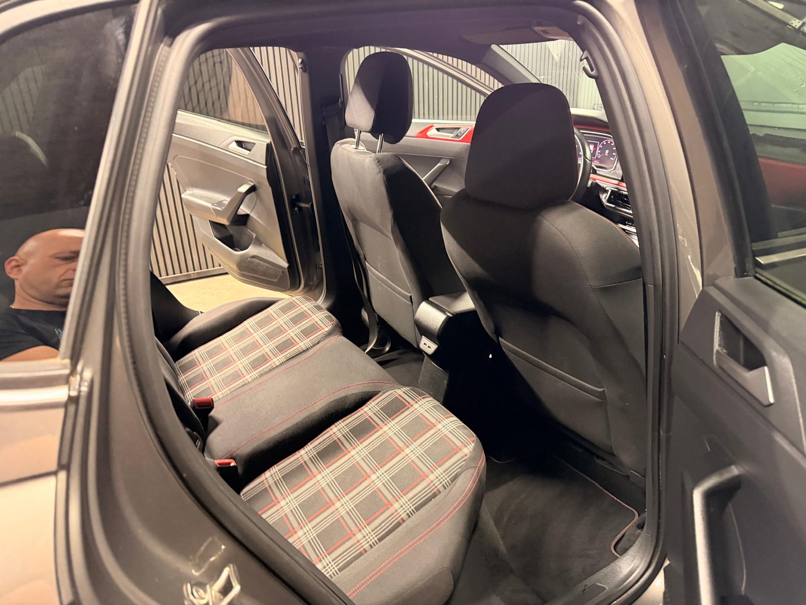 VW Polo 2.0 TSI GTI DSG-image-12