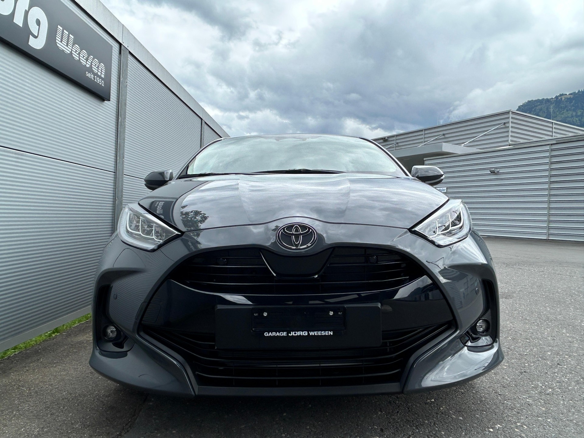 TOYOTA Yaris 1.5 VVT-i HSD Trend-image-1
