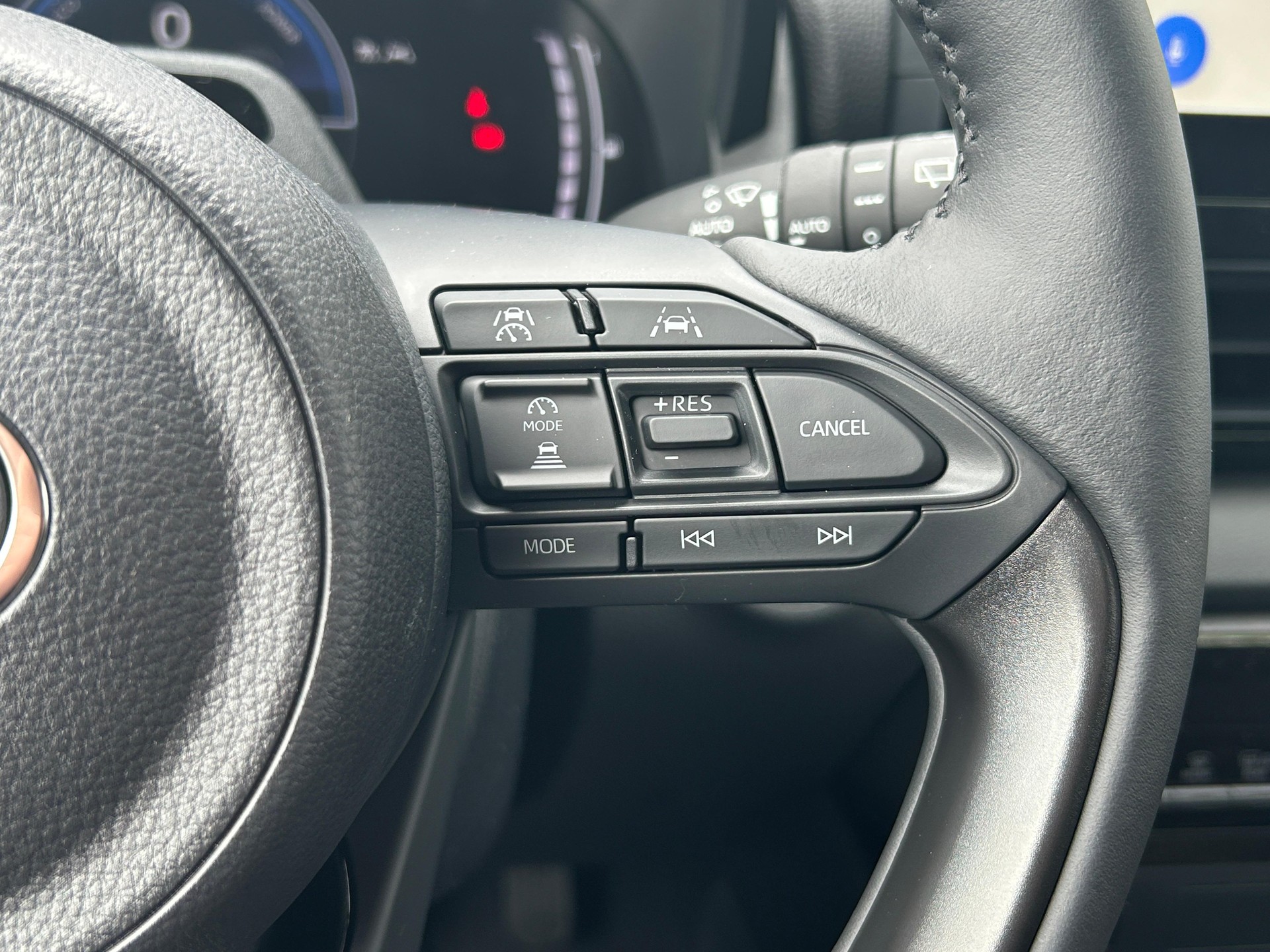 TOYOTA Yaris 1.5 VVT-i HSD Trend-image-10