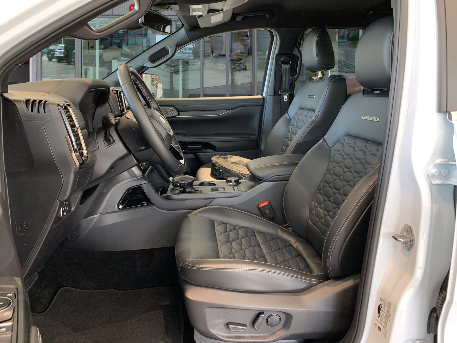 FORD Ranger Pick-up 4x4 Platinum PHEV-image-4