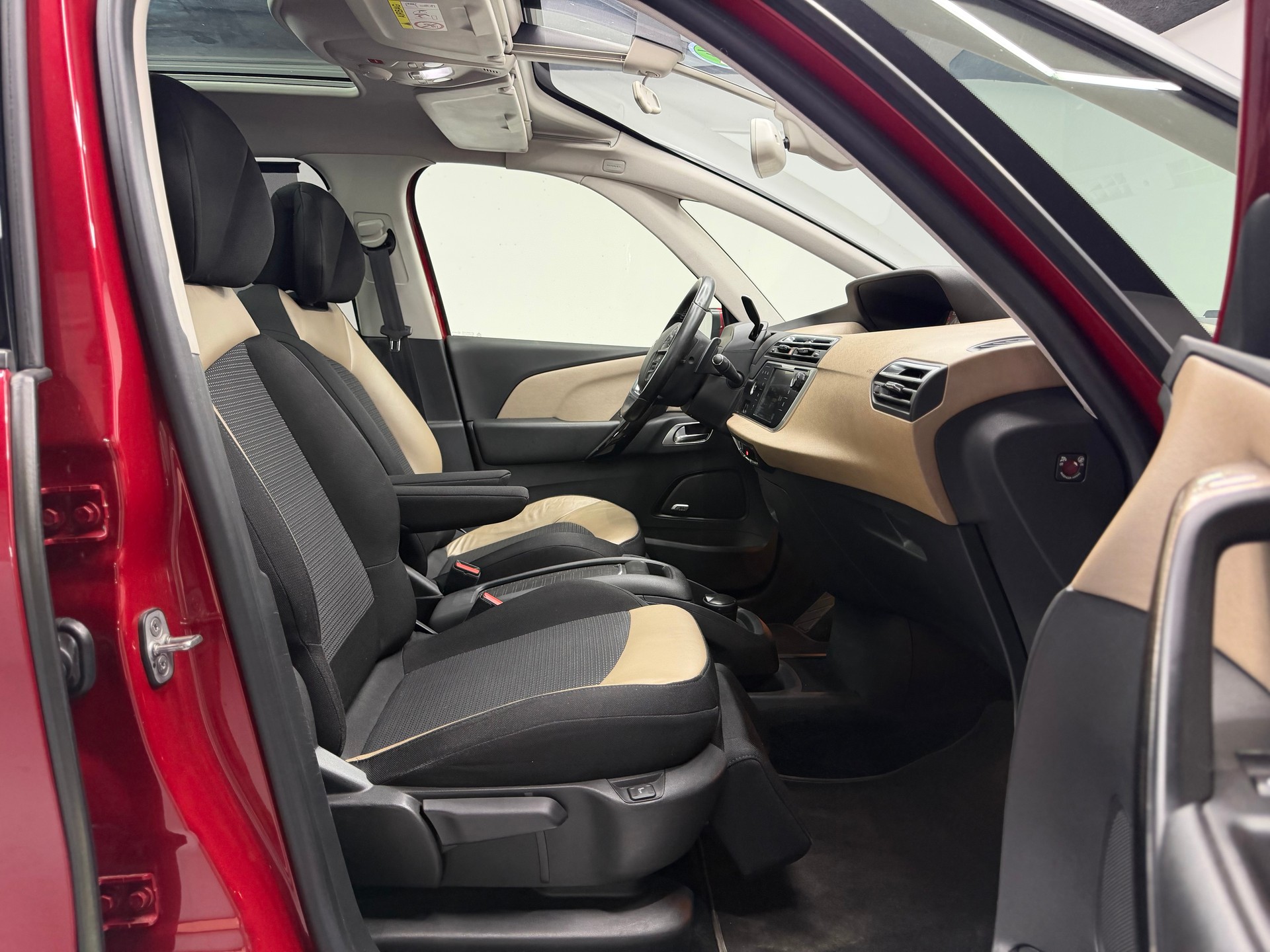 CITROEN Grand C4 Picasso 1.6 e-HDi Exclusive EGS6 ***Vollausstattung***-image-12