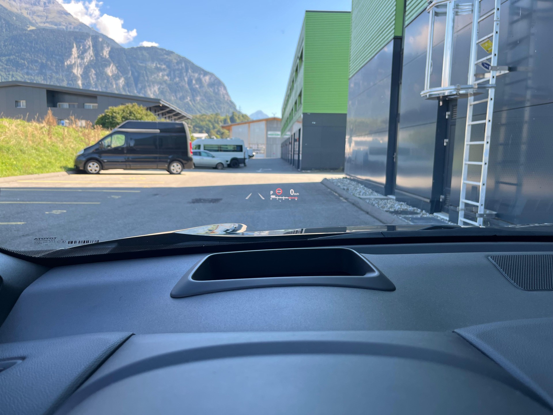 TOYOTA Yaris Cross 1.5 Elegant e-CVT AWDi-image-19