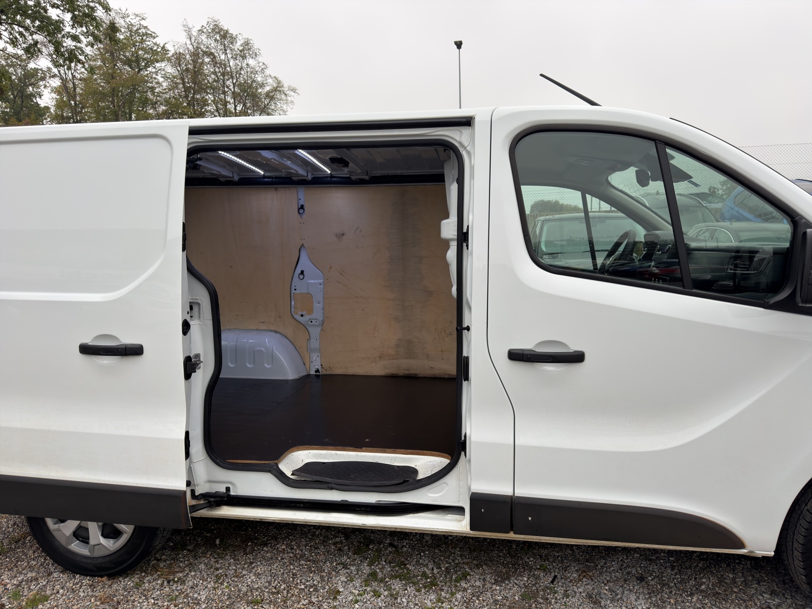 RENAULT Trafic 2.0 Blue dCi 130 Advance L1H1 EN-image-17