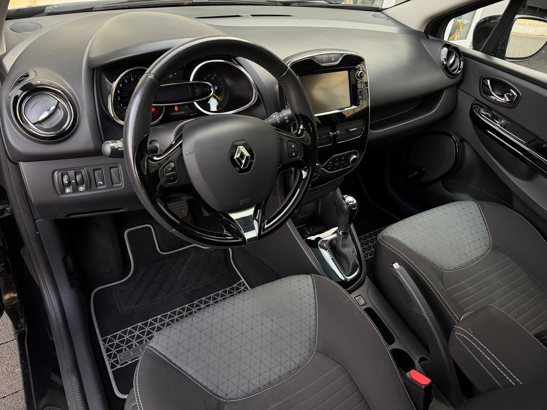 RENAULT Clio 1.2 16V T Swiss Edition EDC *Frisch ab MFK&Service*8-Fach Räder*Top Austattung*-image-9