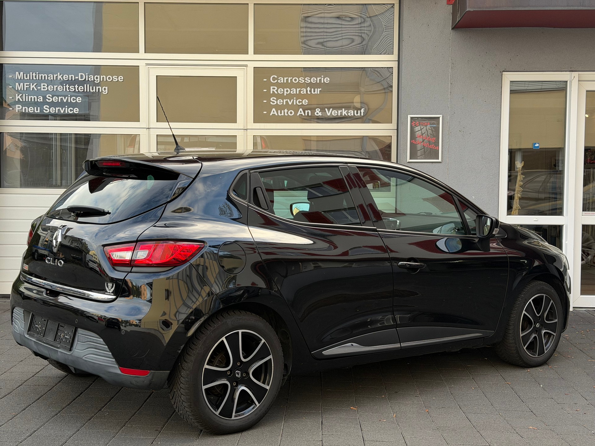 RENAULT Clio 1.2 16V T Swiss Edition EDC *Frisch ab MFK&Service*8-Fach Räder*Top Austattung*-image-6