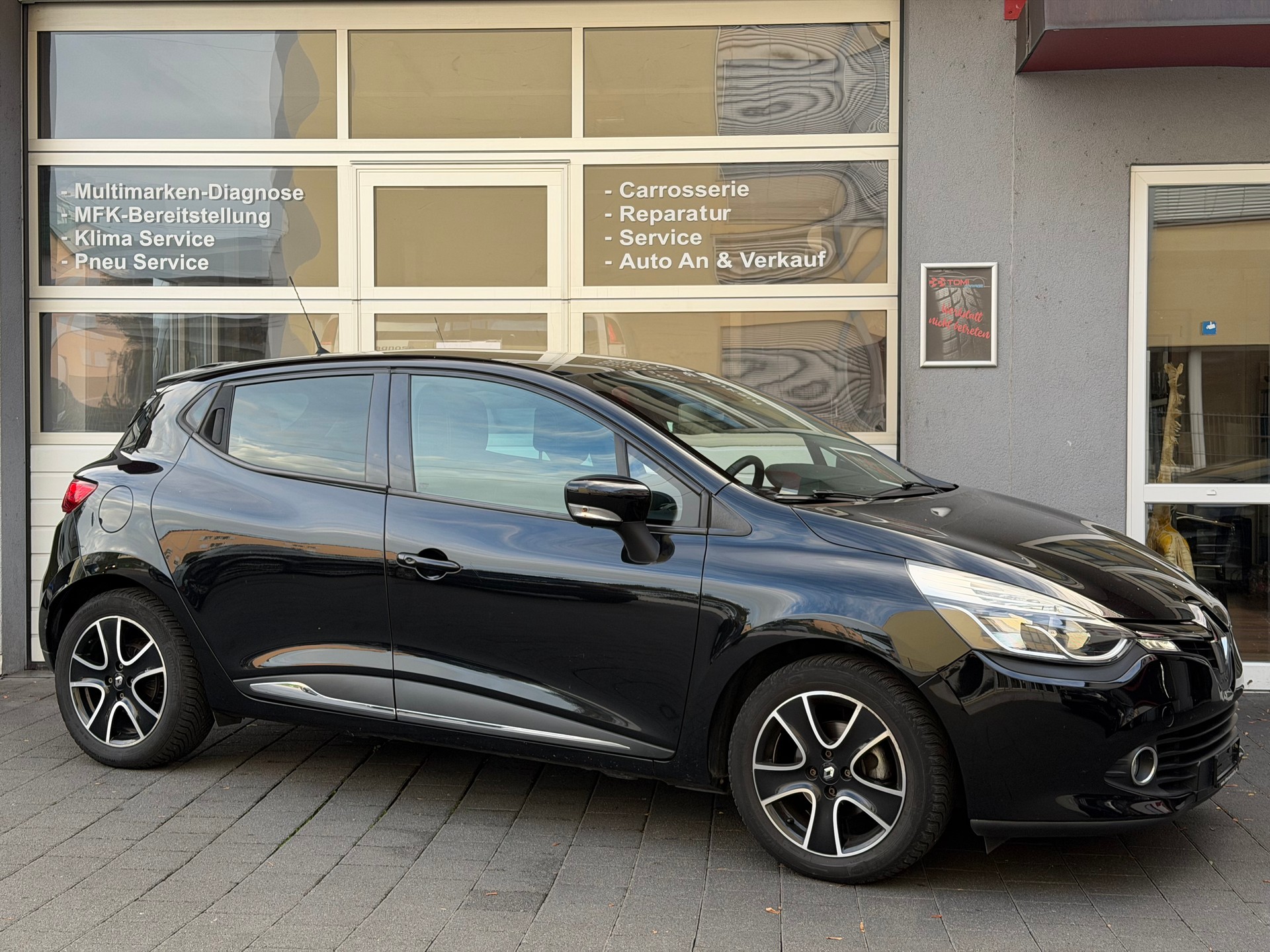 RENAULT Clio 1.2 16V T Swiss Edition EDC *Frisch ab MFK&Service*8-Fach Räder*Top Austattung*-image-4