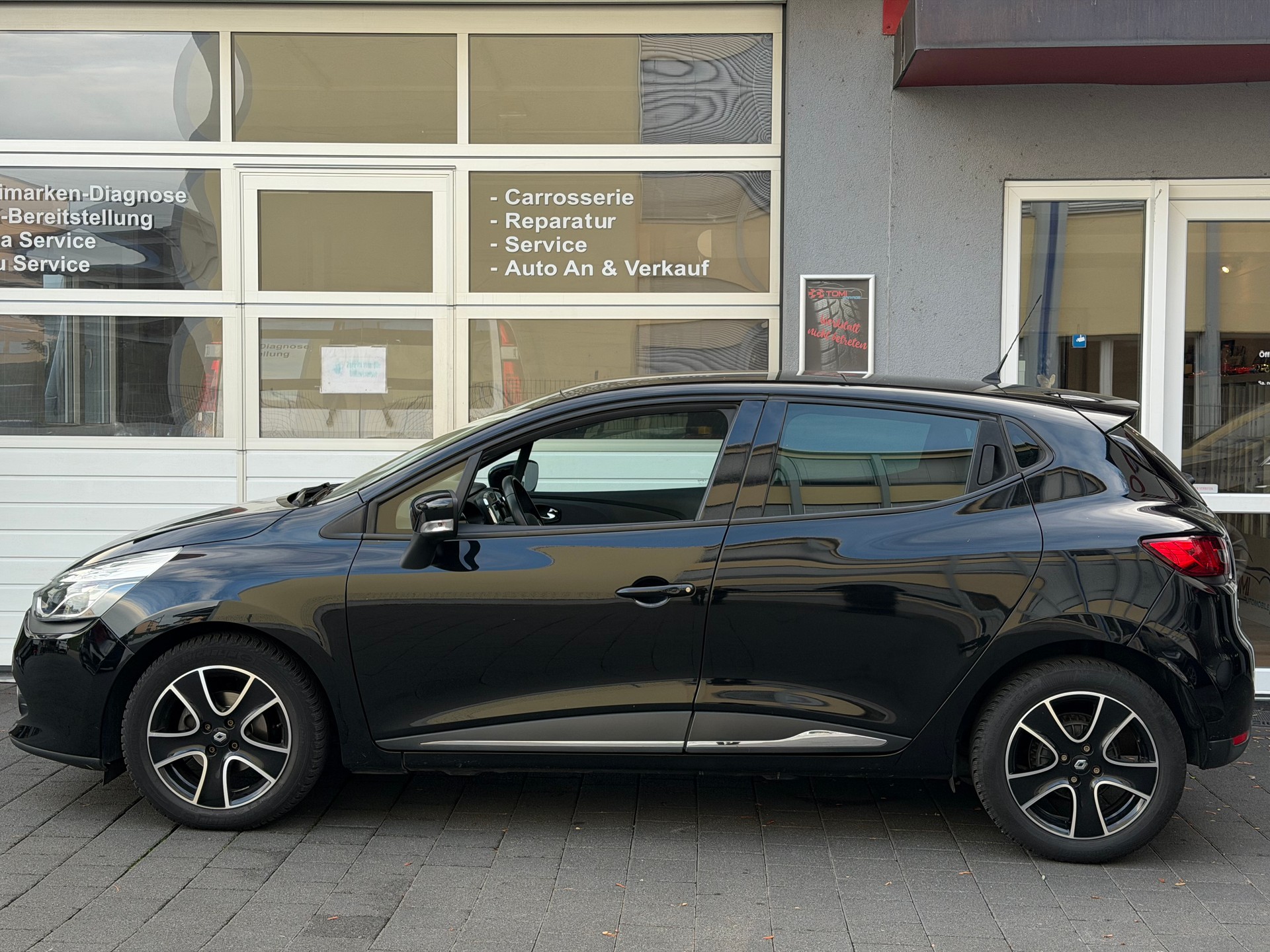 RENAULT Clio 1.2 16V T Swiss Edition EDC *Frisch ab MFK&Service*8-Fach Räder*Top Austattung*-image-1