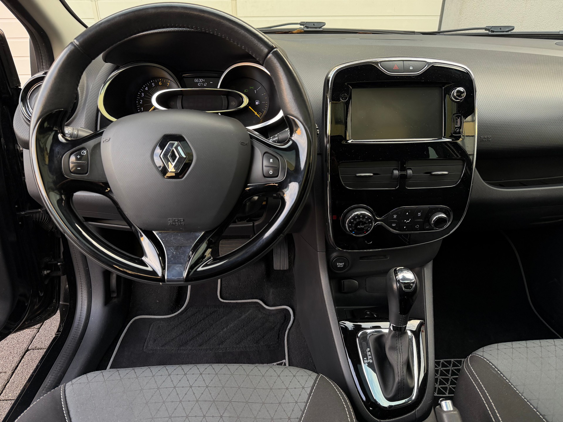 RENAULT Clio 1.2 16V T Swiss Edition EDC *Frisch ab MFK&Service*8-Fach Räder*Top Austattung*-image-10