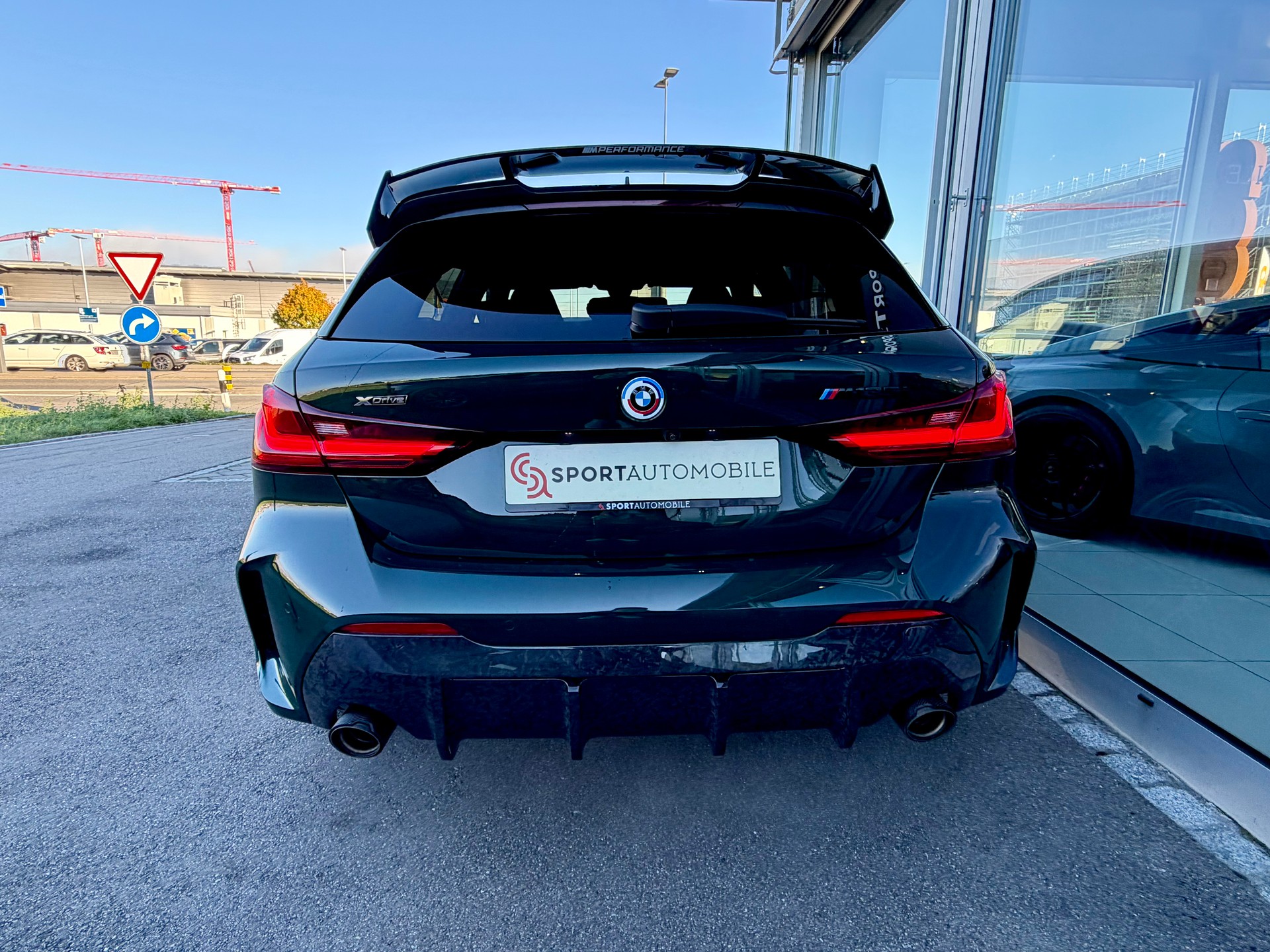 BMW M135i xDrive Swiss Performance Steptronic-image-10